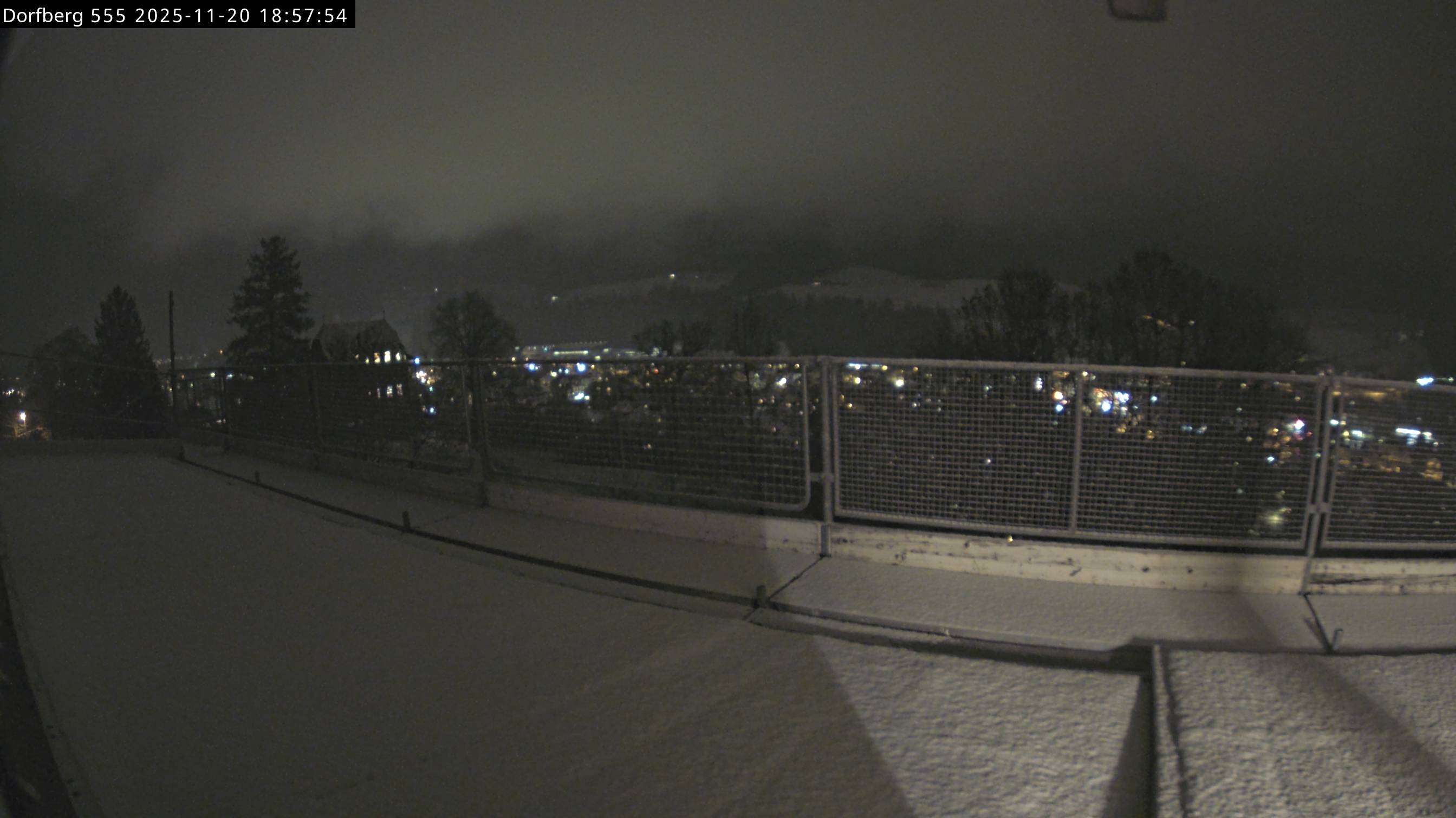 Webcam-Bild: Aussicht vom Dorfberg in Langnau 20251120-185754