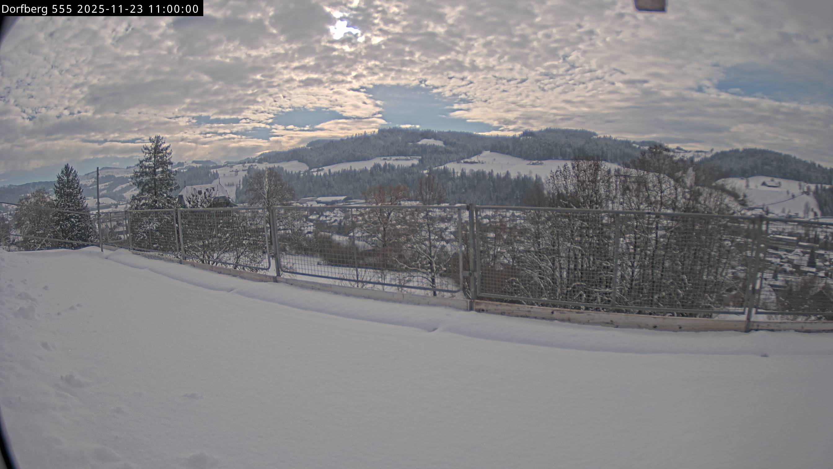 Webcam-Bild: Aussicht vom Dorfberg in Langnau 20251123-110000