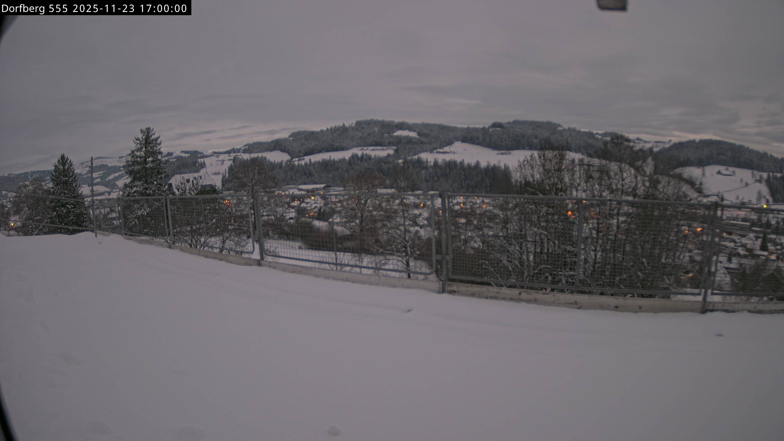 Webcam-Bild: Aussicht vom Dorfberg in Langnau 20251123-170000