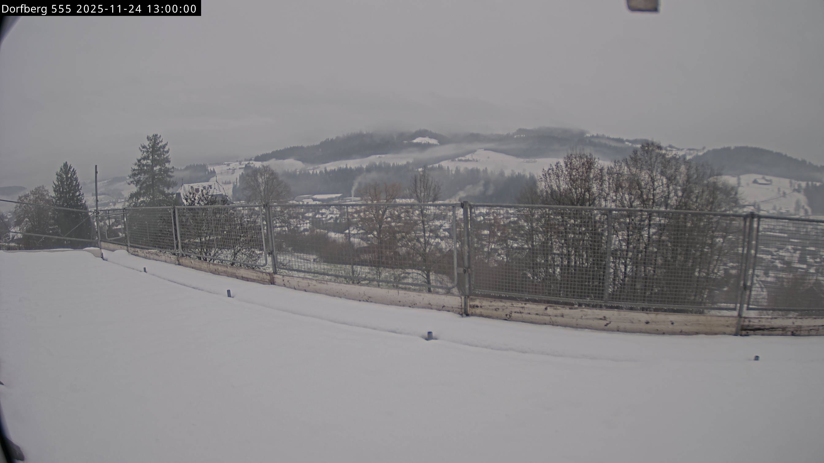 Webcam-Bild: Aussicht vom Dorfberg in Langnau 20251124-130000