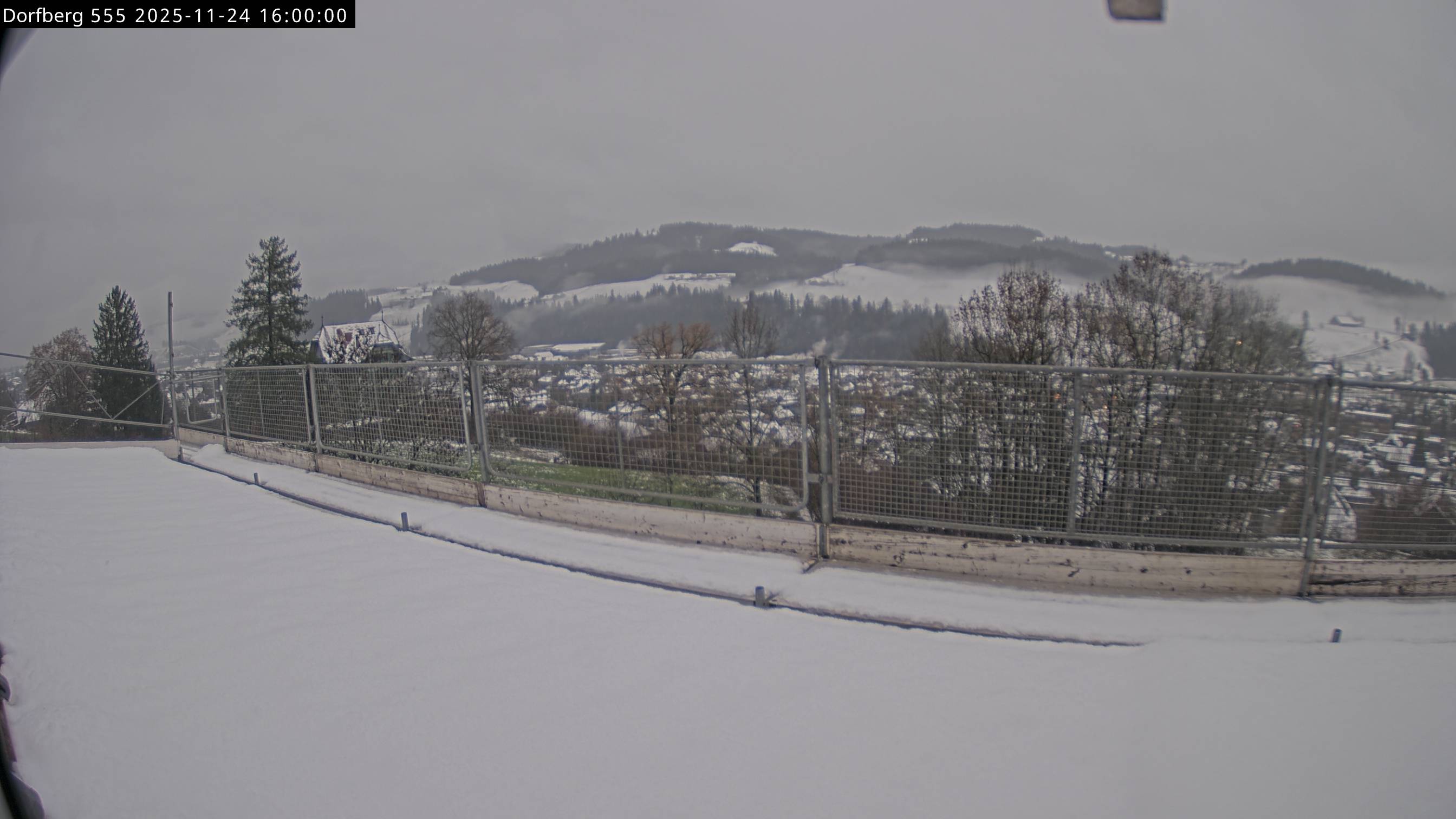 Webcam-Bild: Aussicht vom Dorfberg in Langnau 20251124-160000