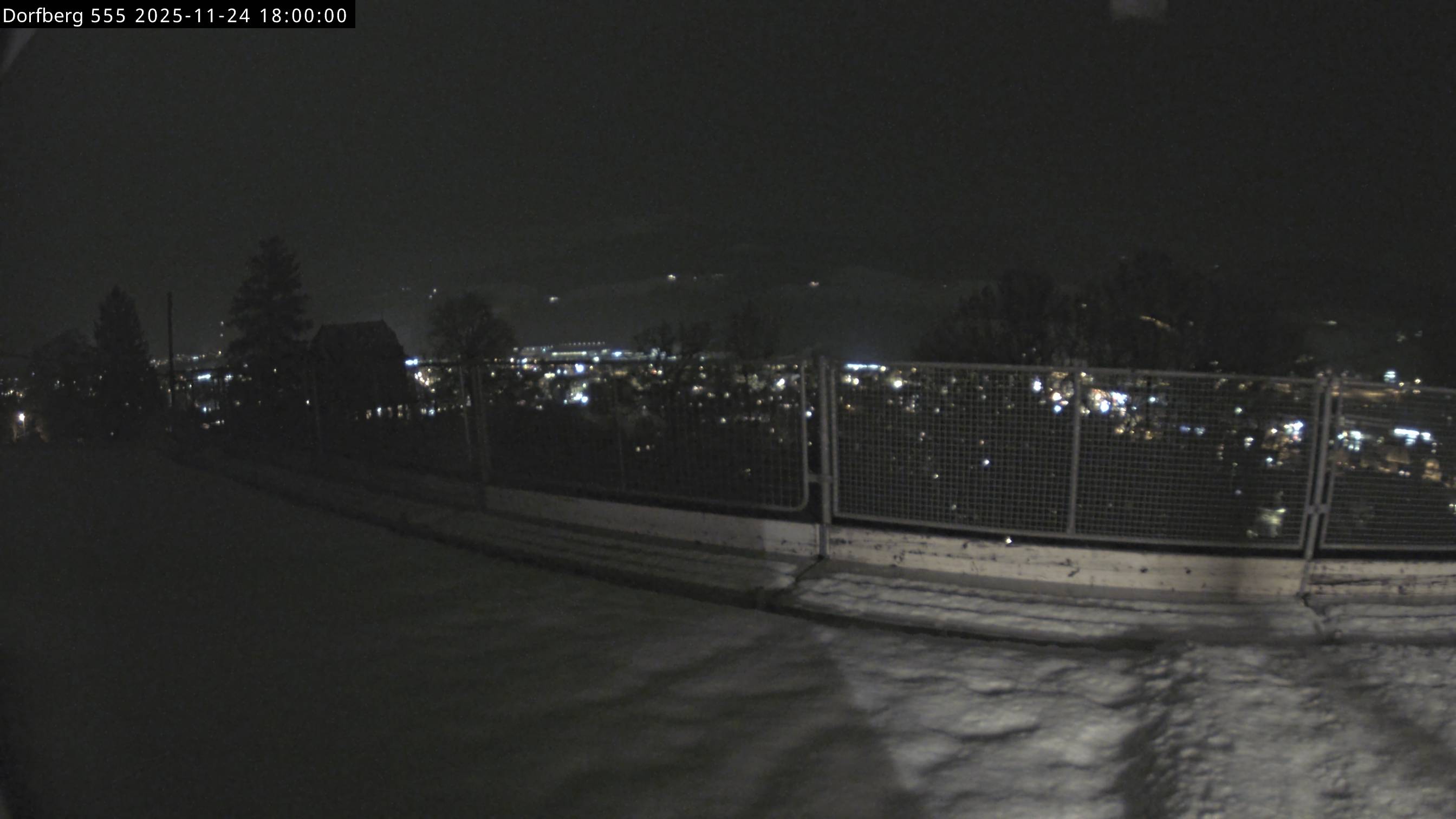 Webcam-Bild: Aussicht vom Dorfberg in Langnau 20251124-180000