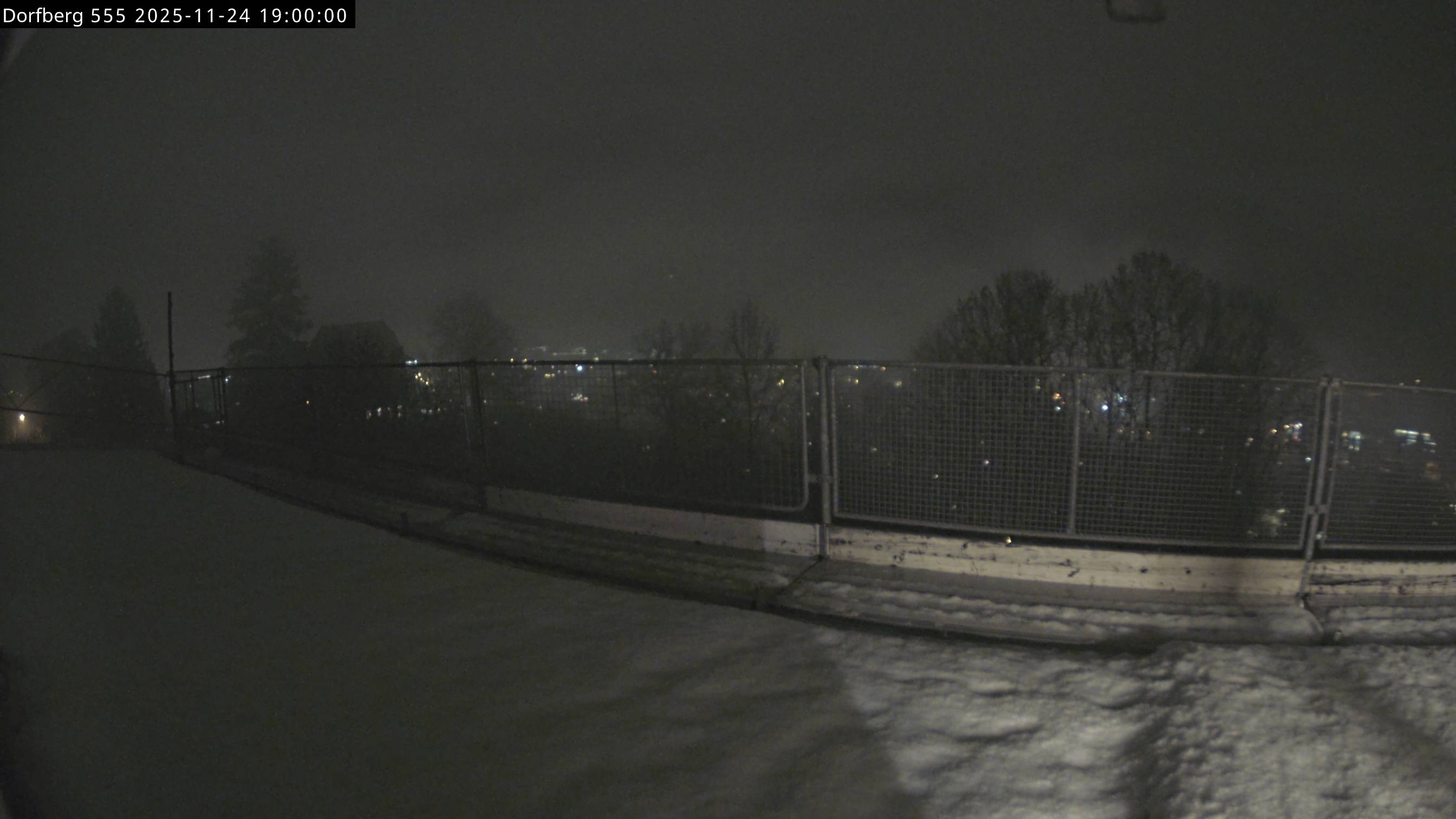 Webcam-Bild: Aussicht vom Dorfberg in Langnau 20251124-190000