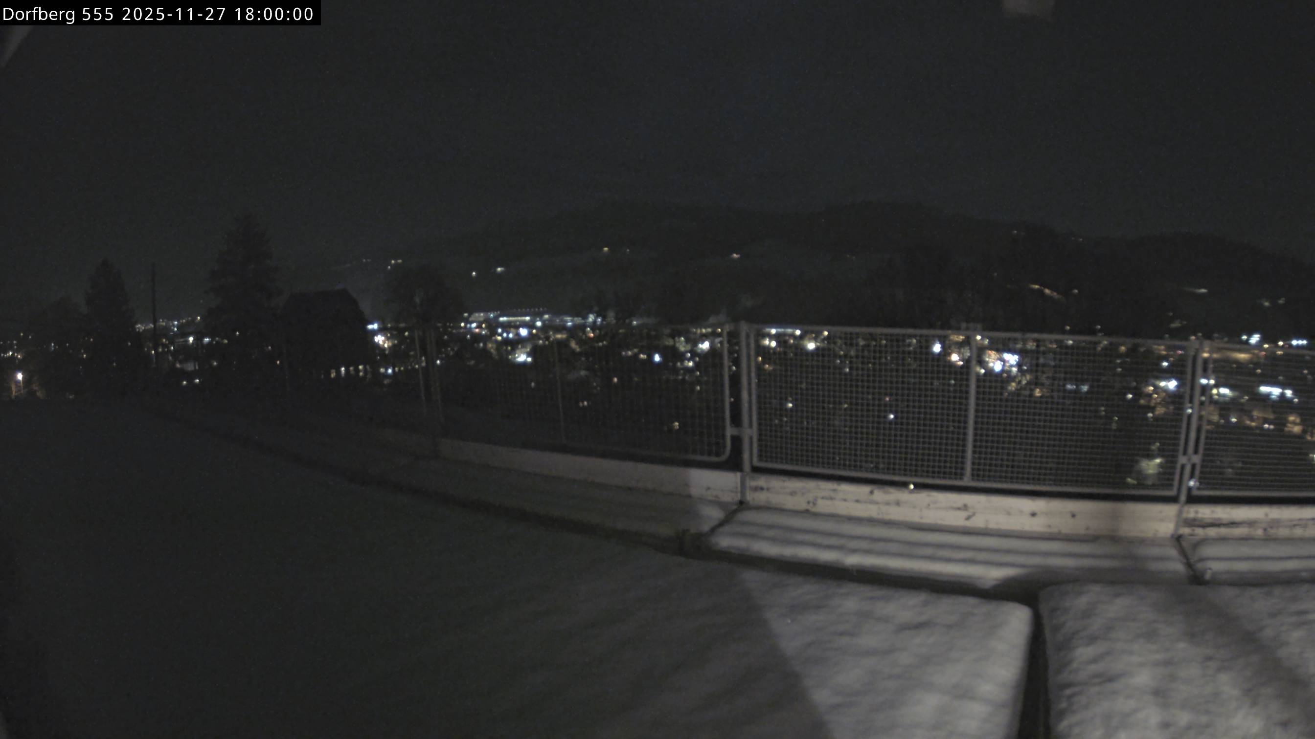 Webcam-Bild: Aussicht vom Dorfberg in Langnau 20251127-180000