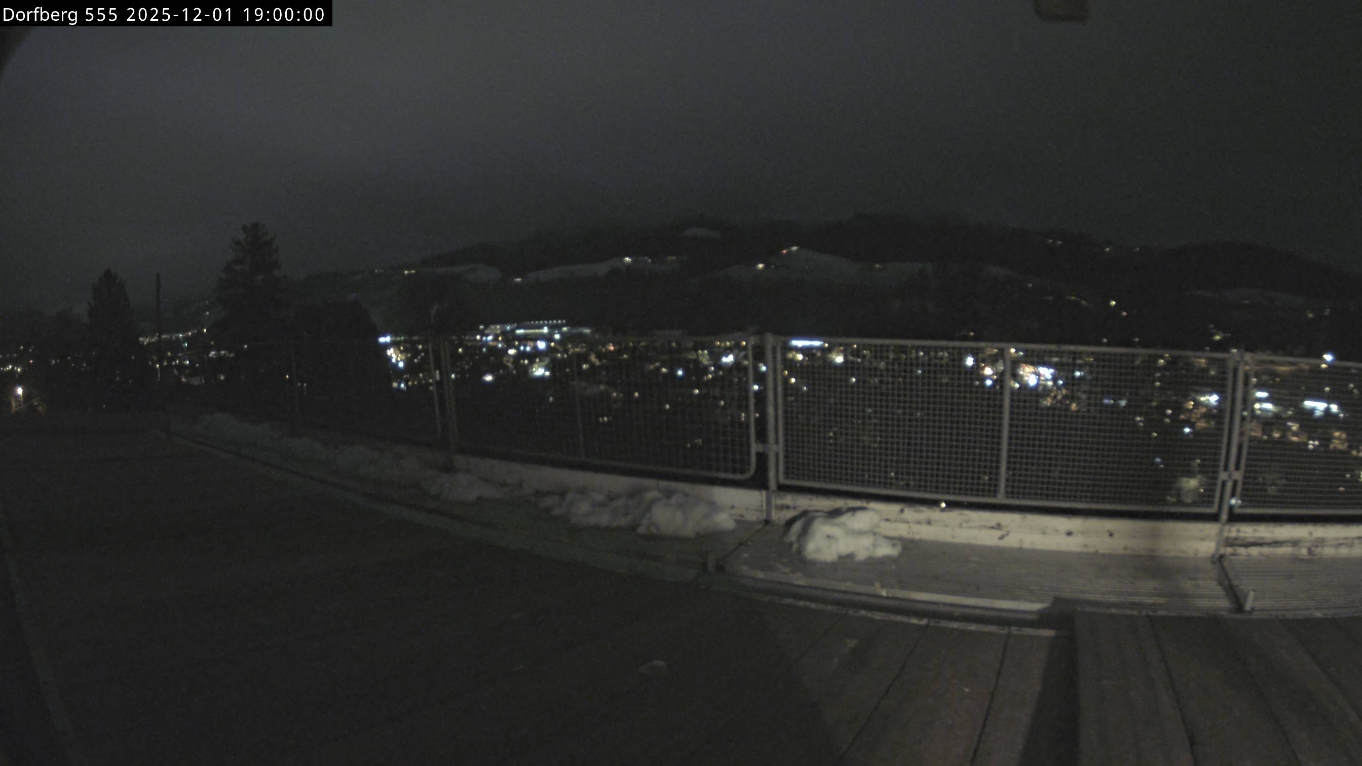 Webcam-Bild: Aussicht vom Dorfberg in Langnau 20251201-190000