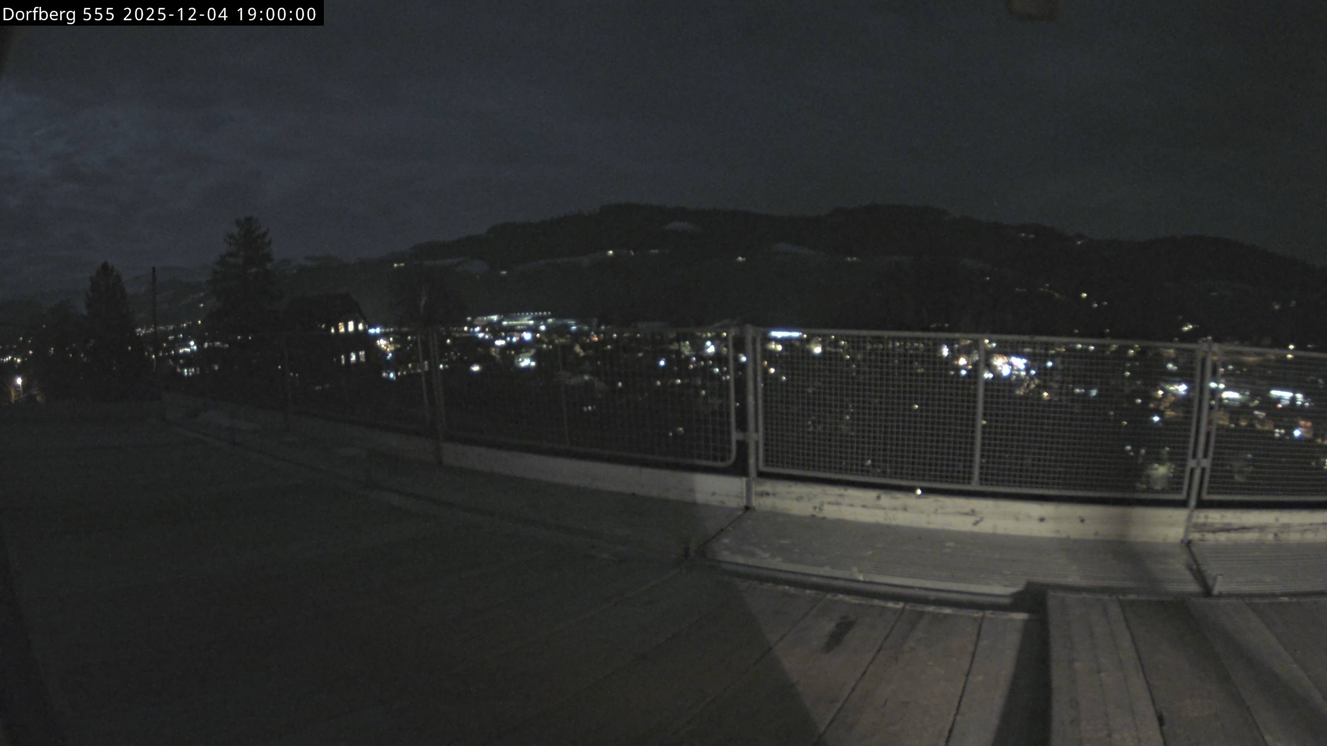 Webcam-Bild: Aussicht vom Dorfberg in Langnau 20251204-190000