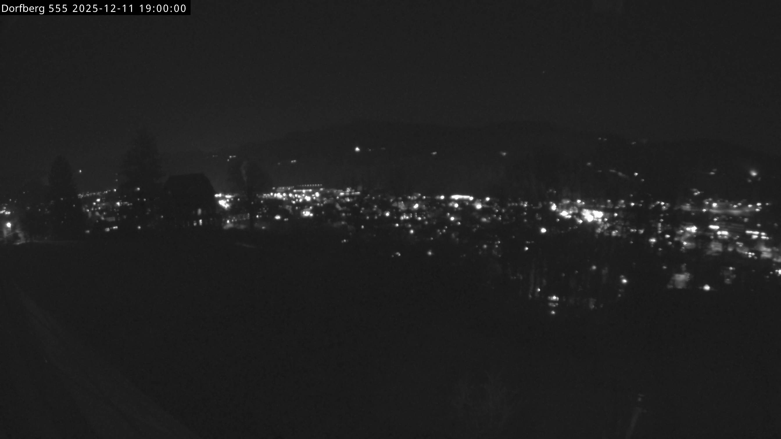 Webcam-Bild: Aussicht vom Dorfberg in Langnau 20251211-190000