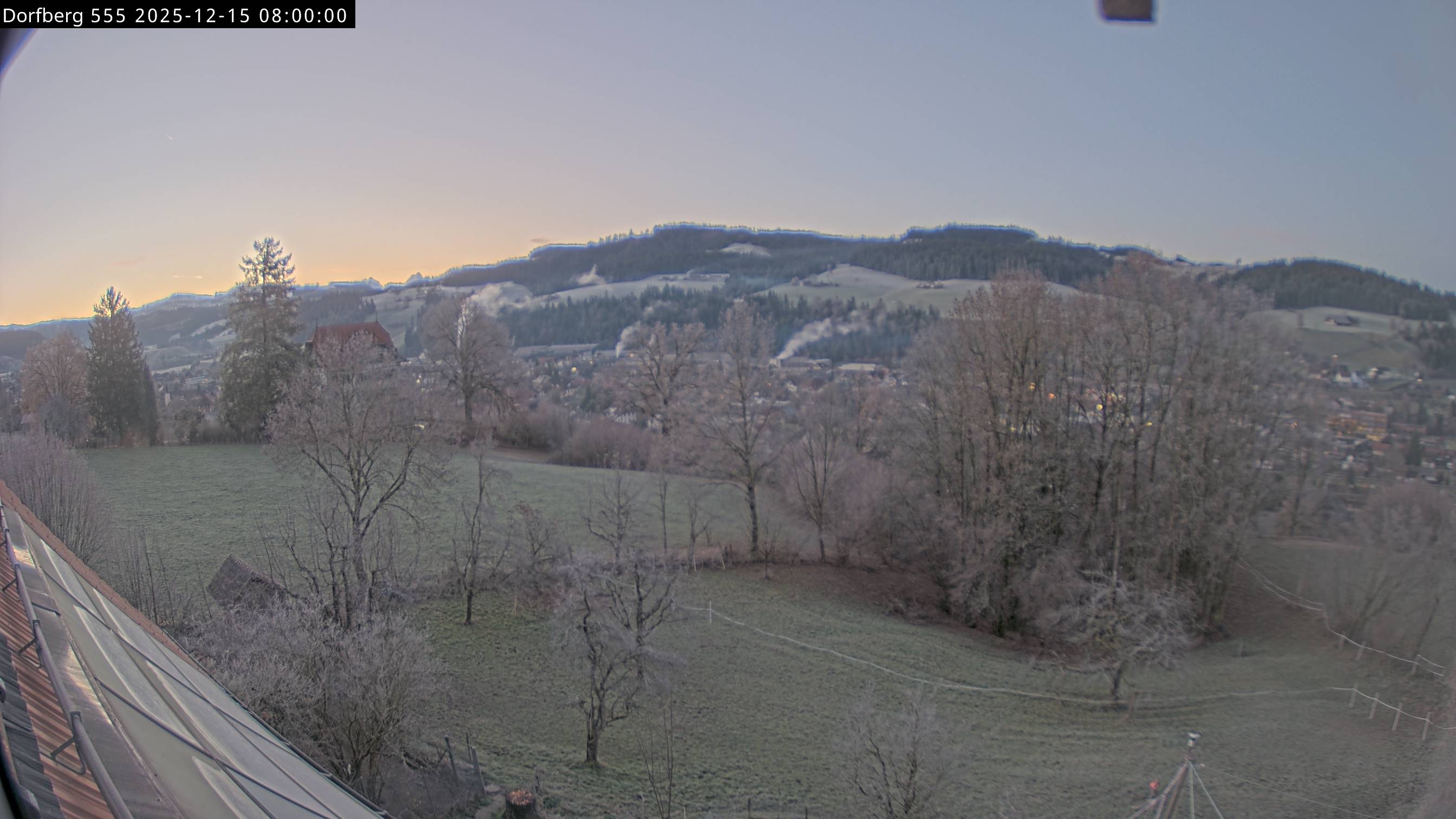 Webcam-Bild: Aussicht vom Dorfberg in Langnau 20251215-080000