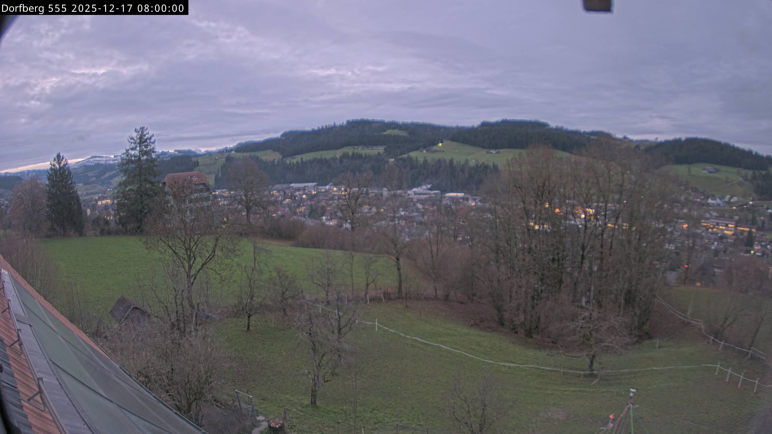 Webcam-Bild: Aussicht vom Dorfberg in Langnau 20251217-080000