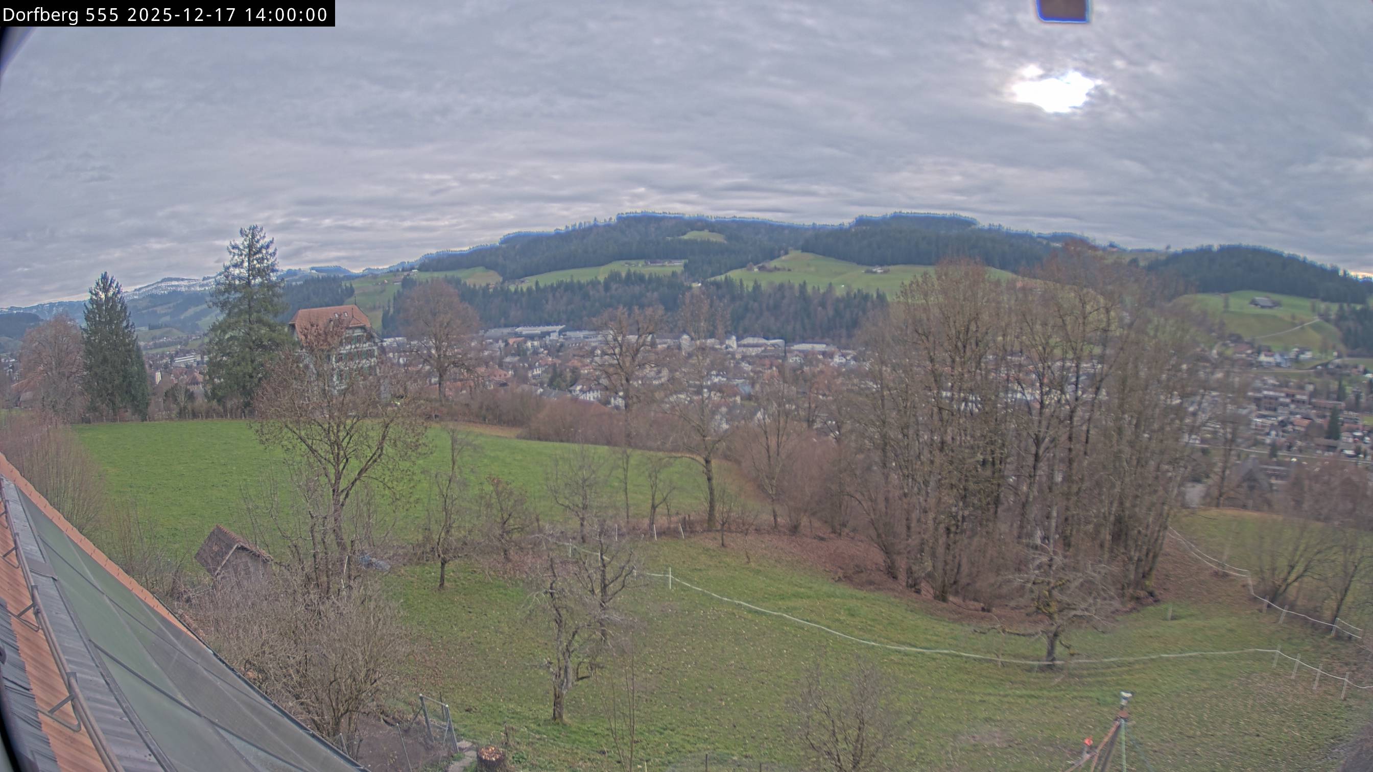 Webcam-Bild: Aussicht vom Dorfberg in Langnau 20251217-140000