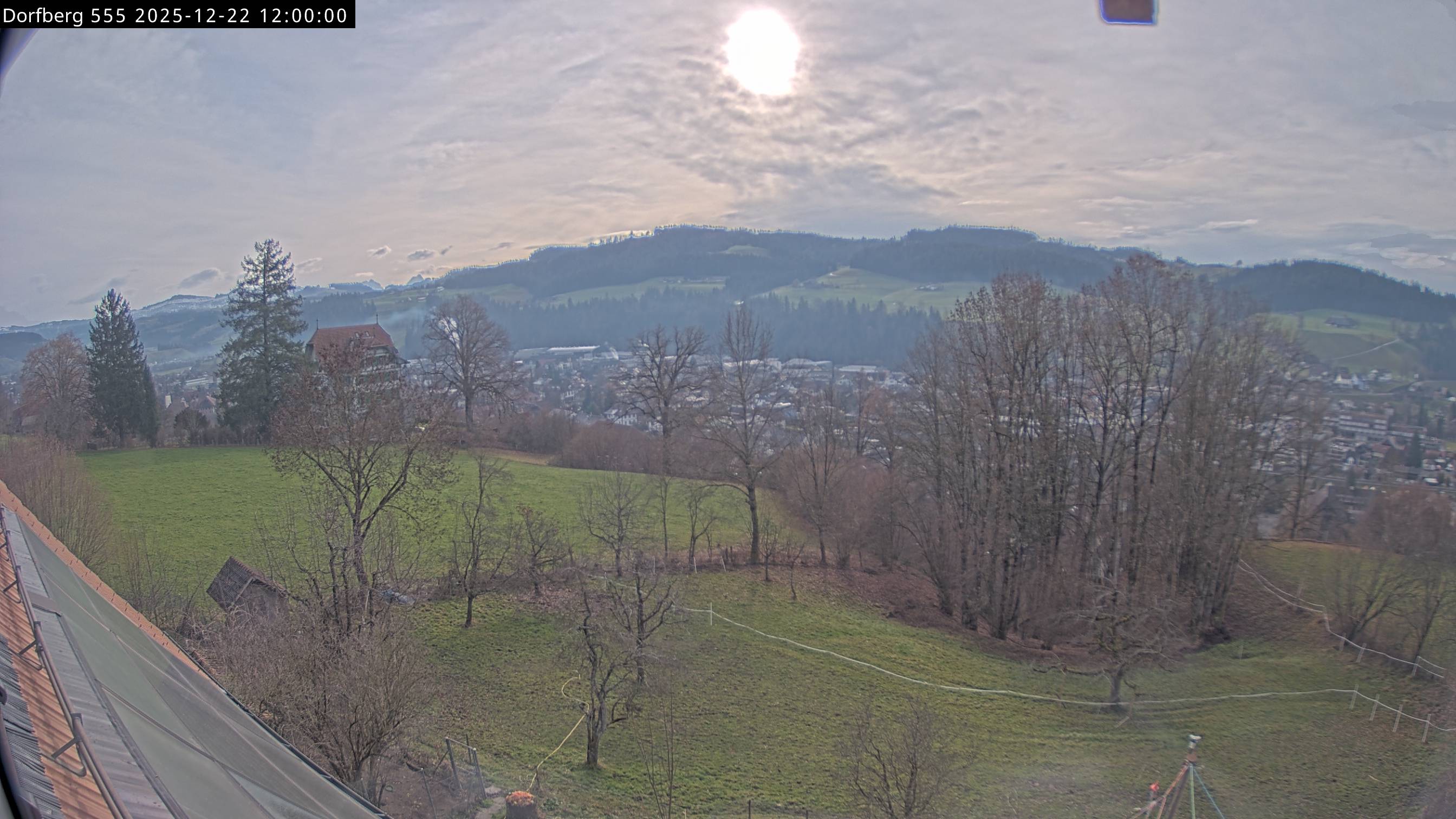 Webcam-Bild: Aussicht vom Dorfberg in Langnau 20251222-120000