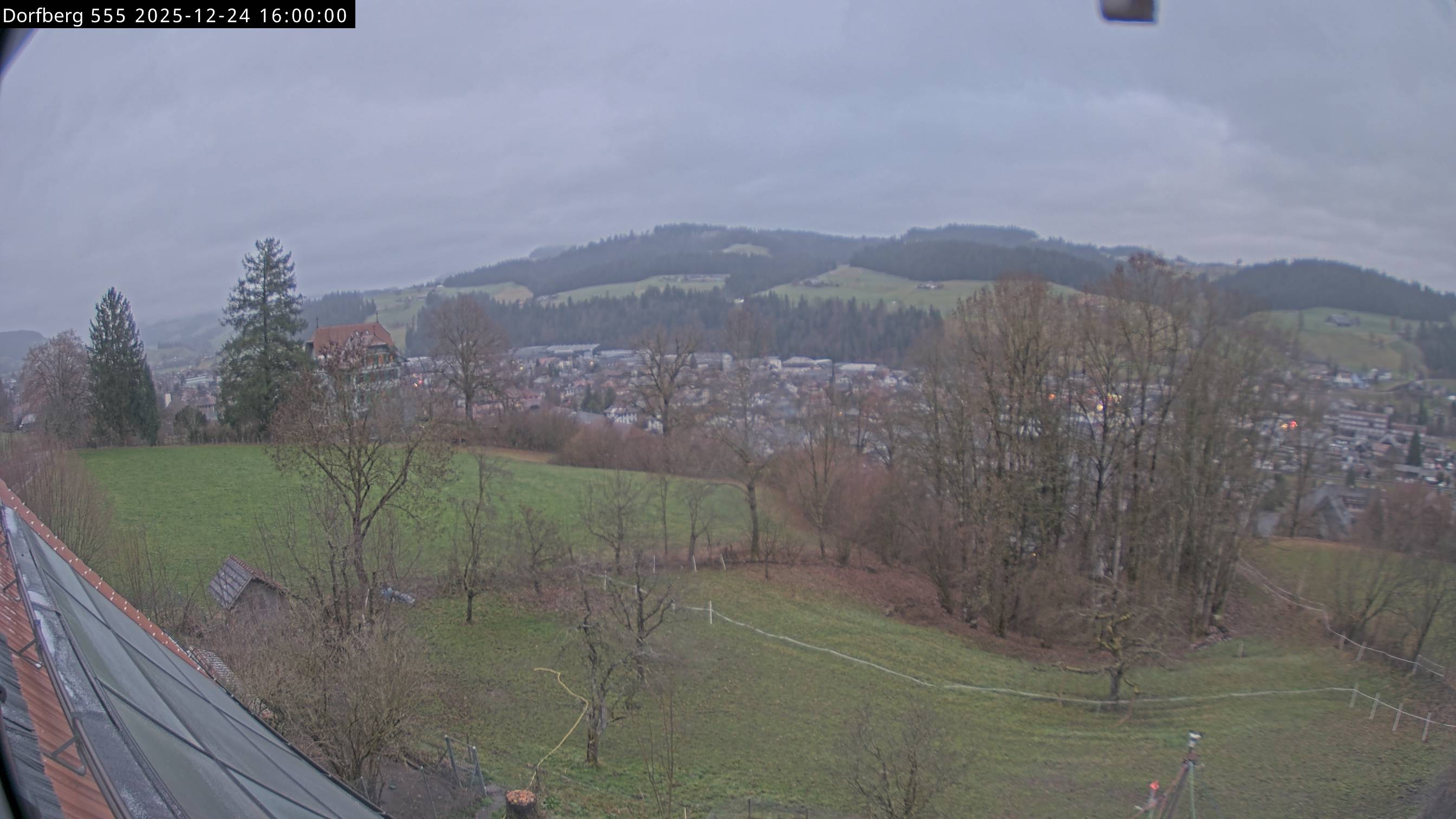 Webcam-Bild: Aussicht vom Dorfberg in Langnau 20251224-160000