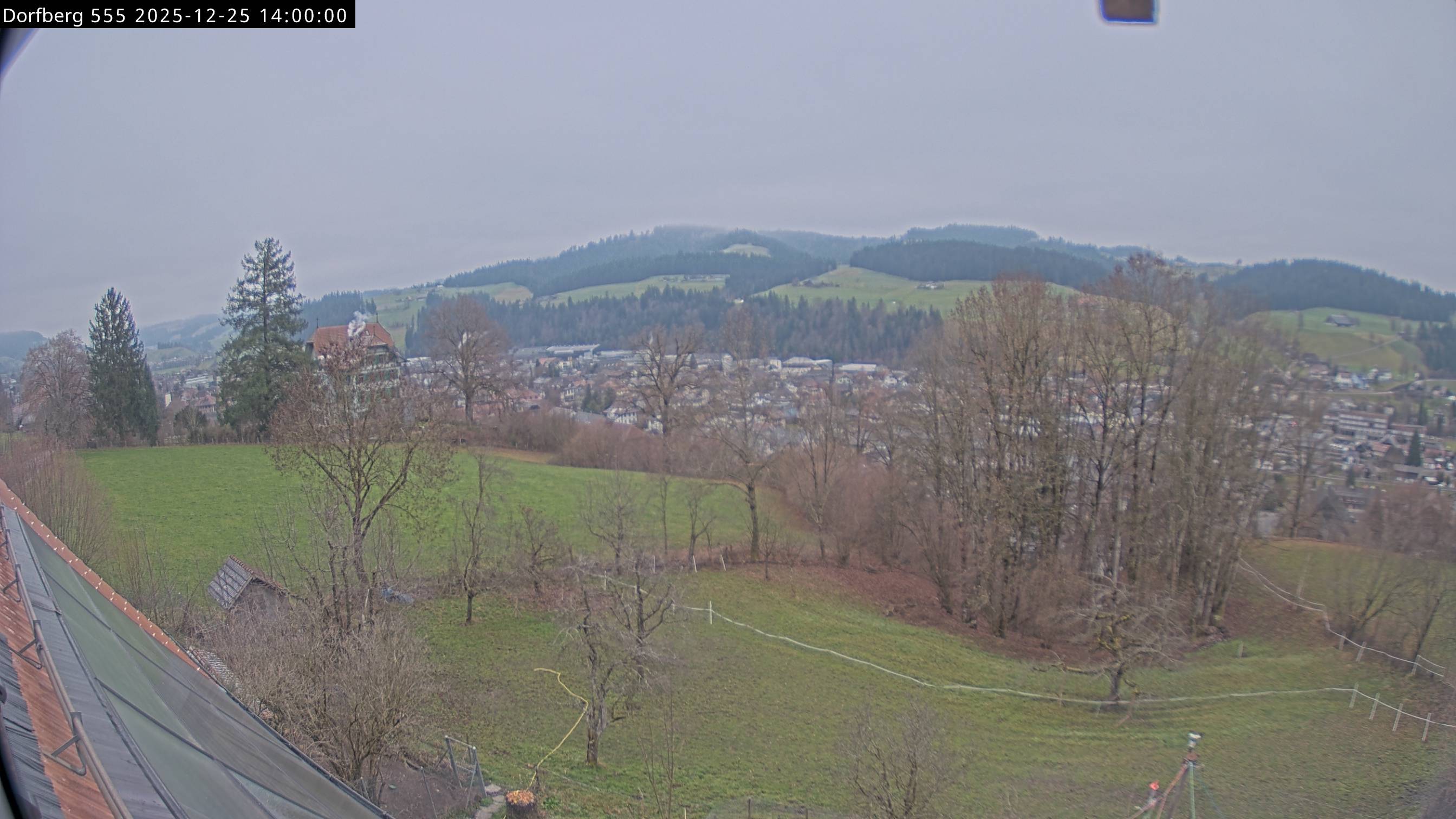 Webcam-Bild: Aussicht vom Dorfberg in Langnau 20251225-140000