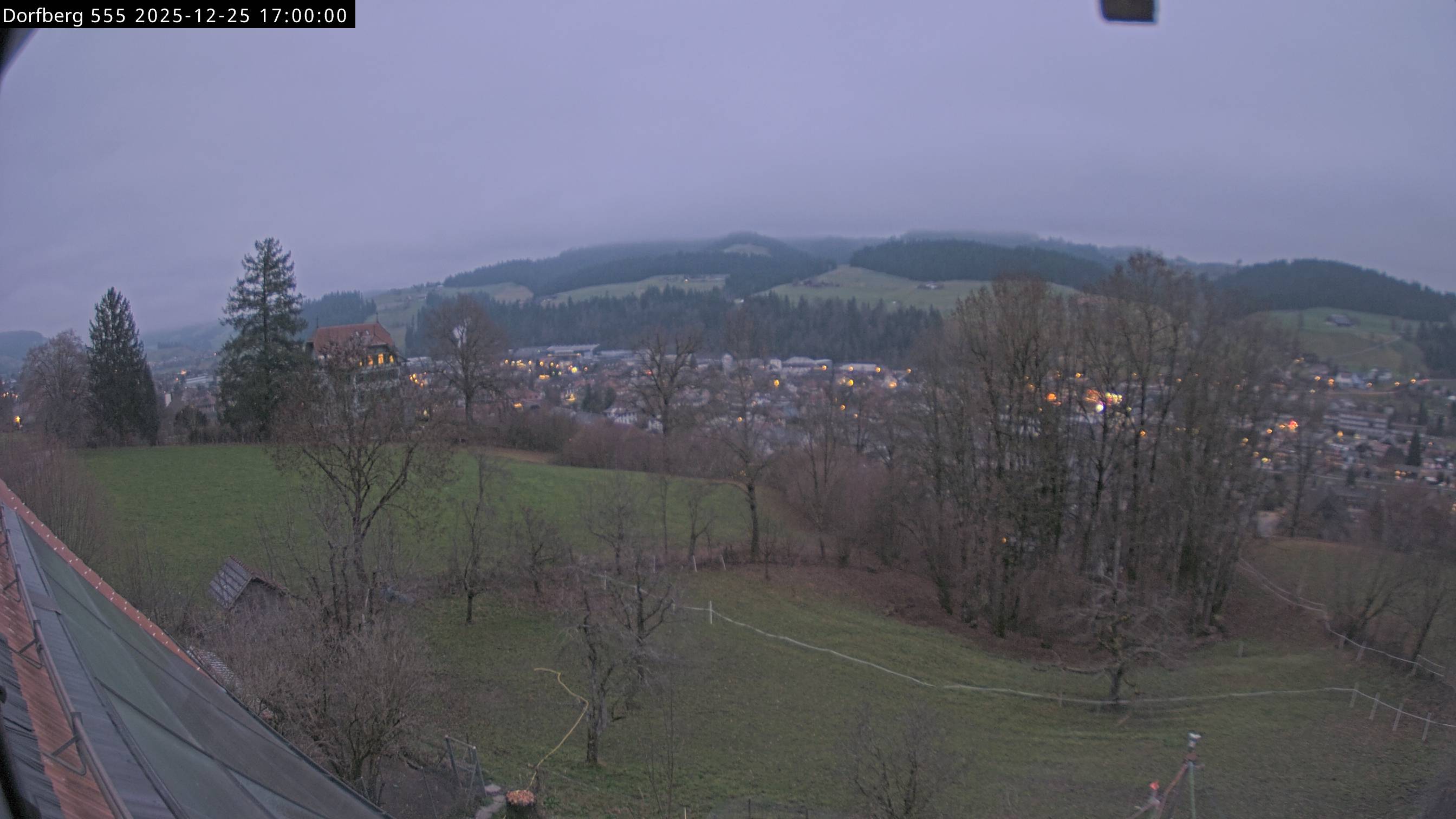 Webcam-Bild: Aussicht vom Dorfberg in Langnau 20251225-170000