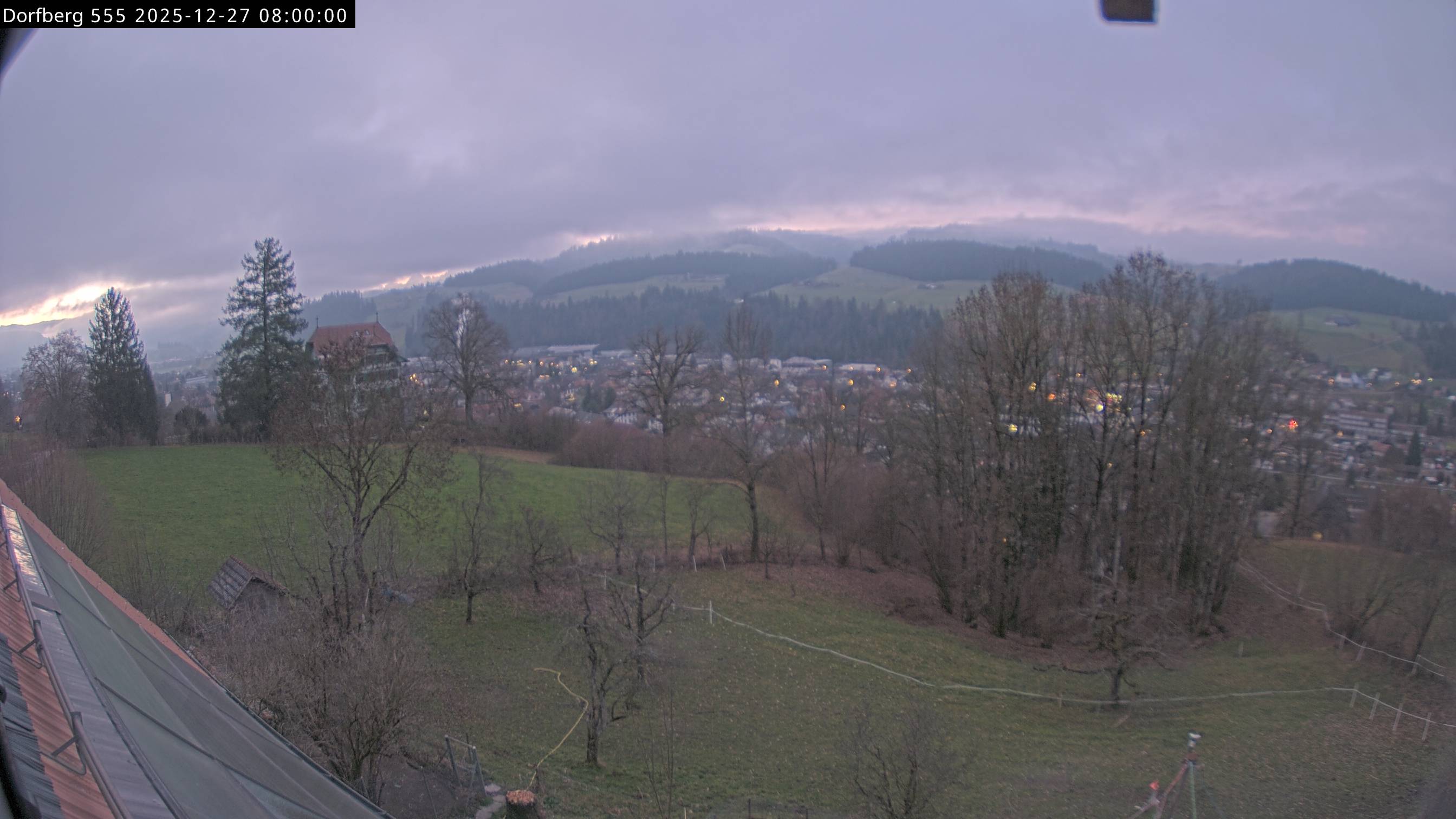 Webcam-Bild: Aussicht vom Dorfberg in Langnau 20251227-080000