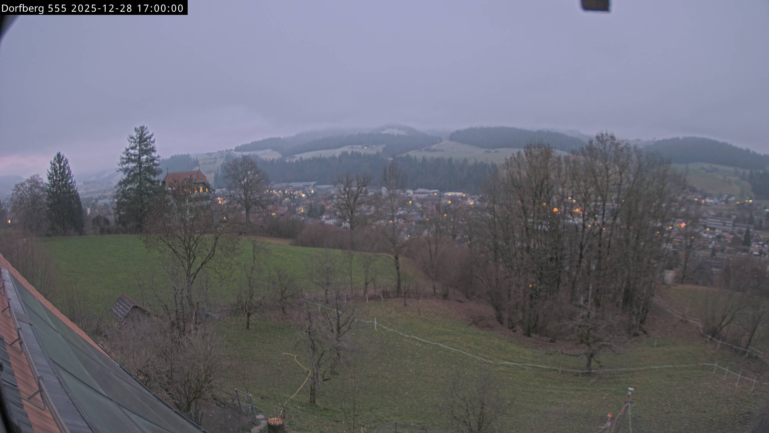 Webcam-Bild: Aussicht vom Dorfberg in Langnau 20251228-170000