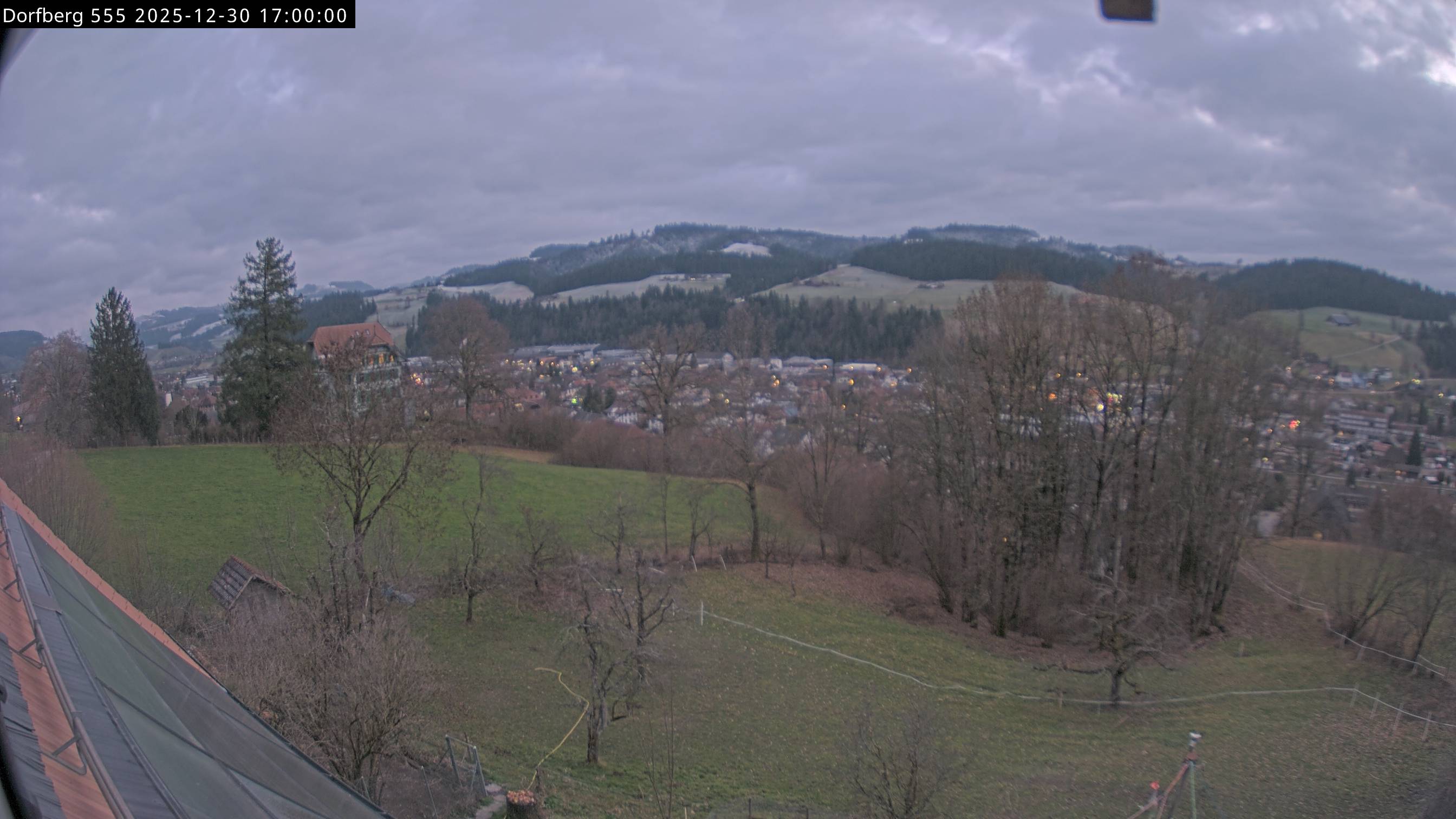 Webcam-Bild: Aussicht vom Dorfberg in Langnau 20251230-170000