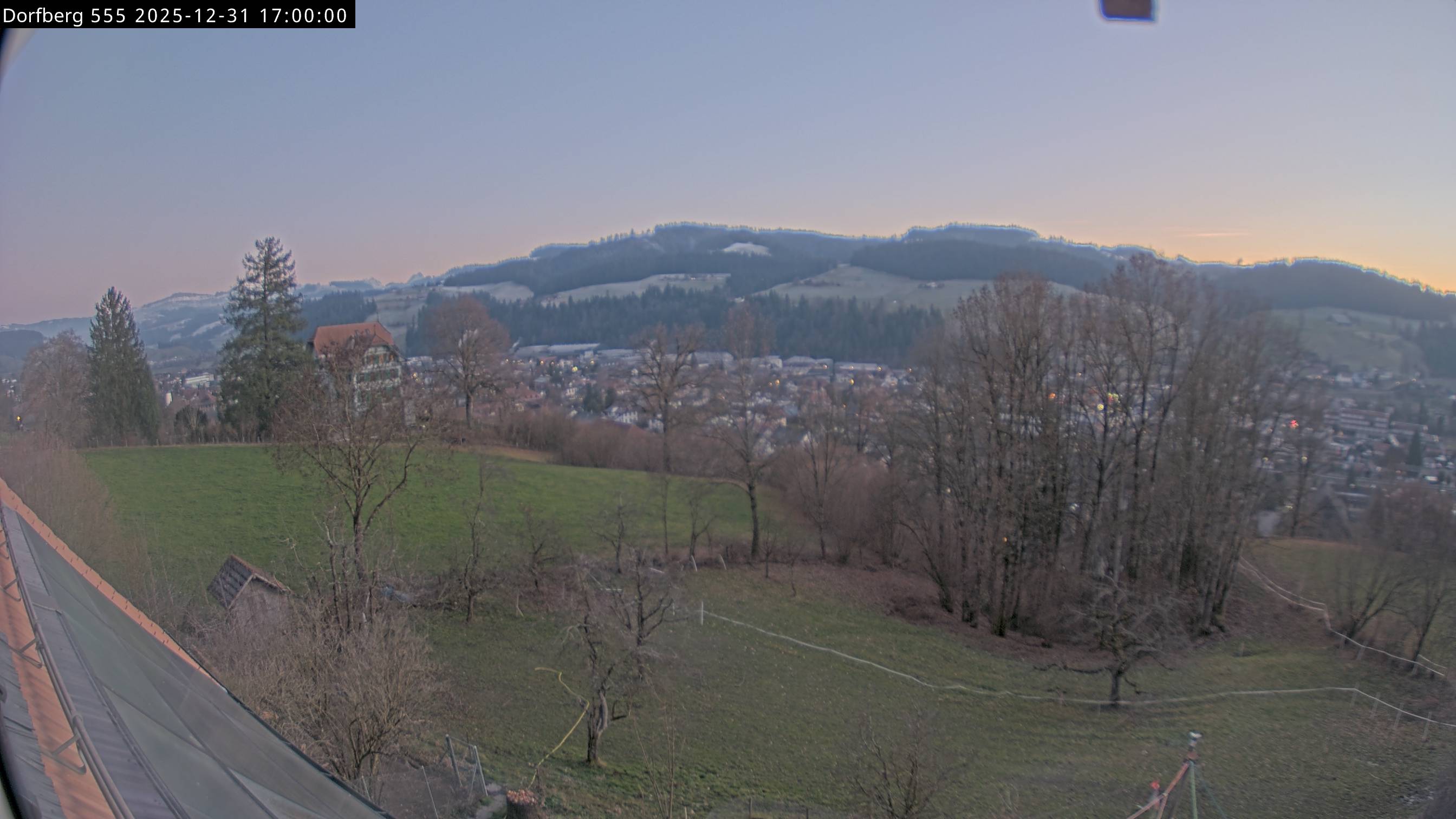 Webcam-Bild: Aussicht vom Dorfberg in Langnau 20251231-170000