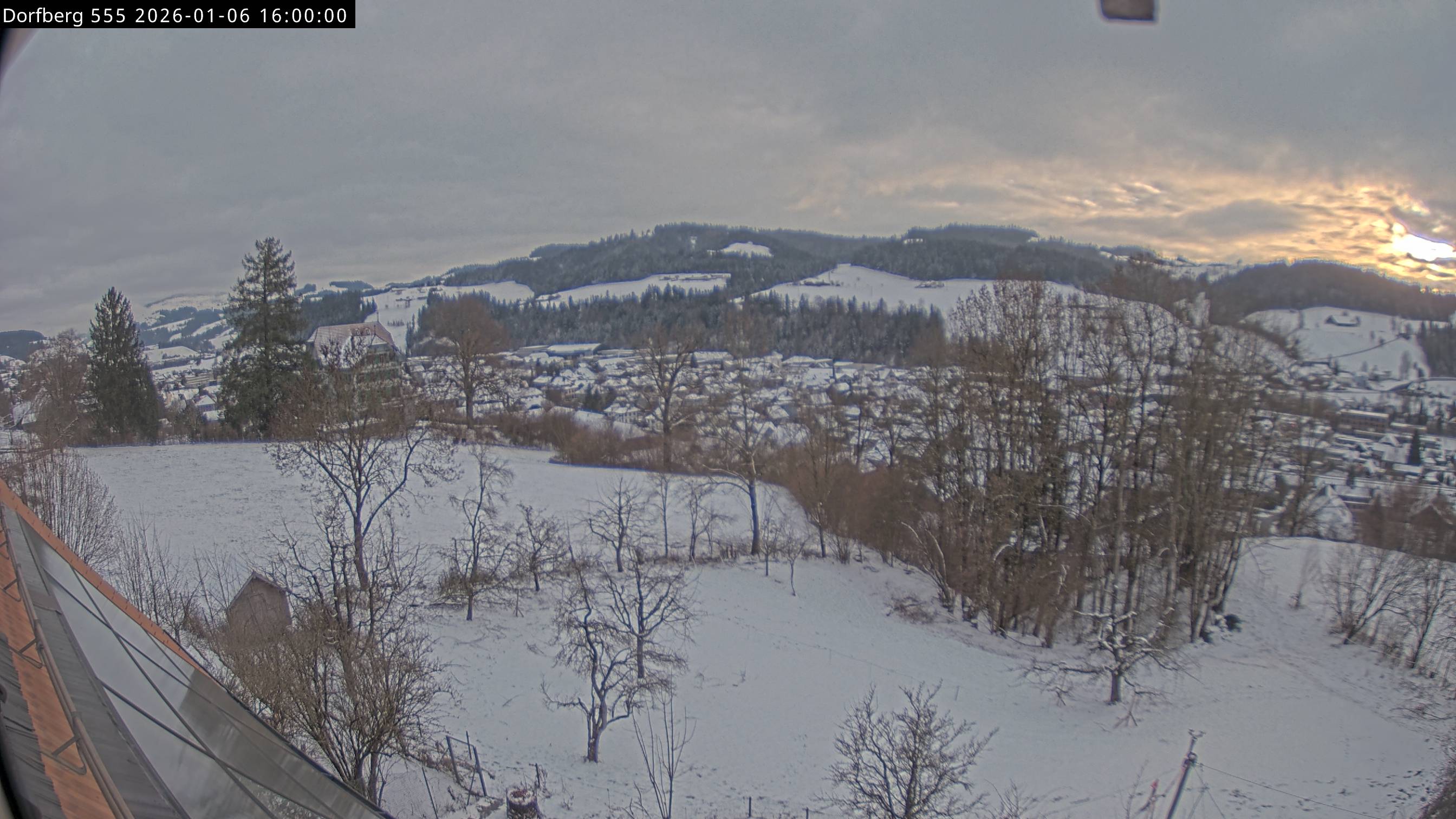 Webcam-Bild: Aussicht vom Dorfberg in Langnau 20260106-160000