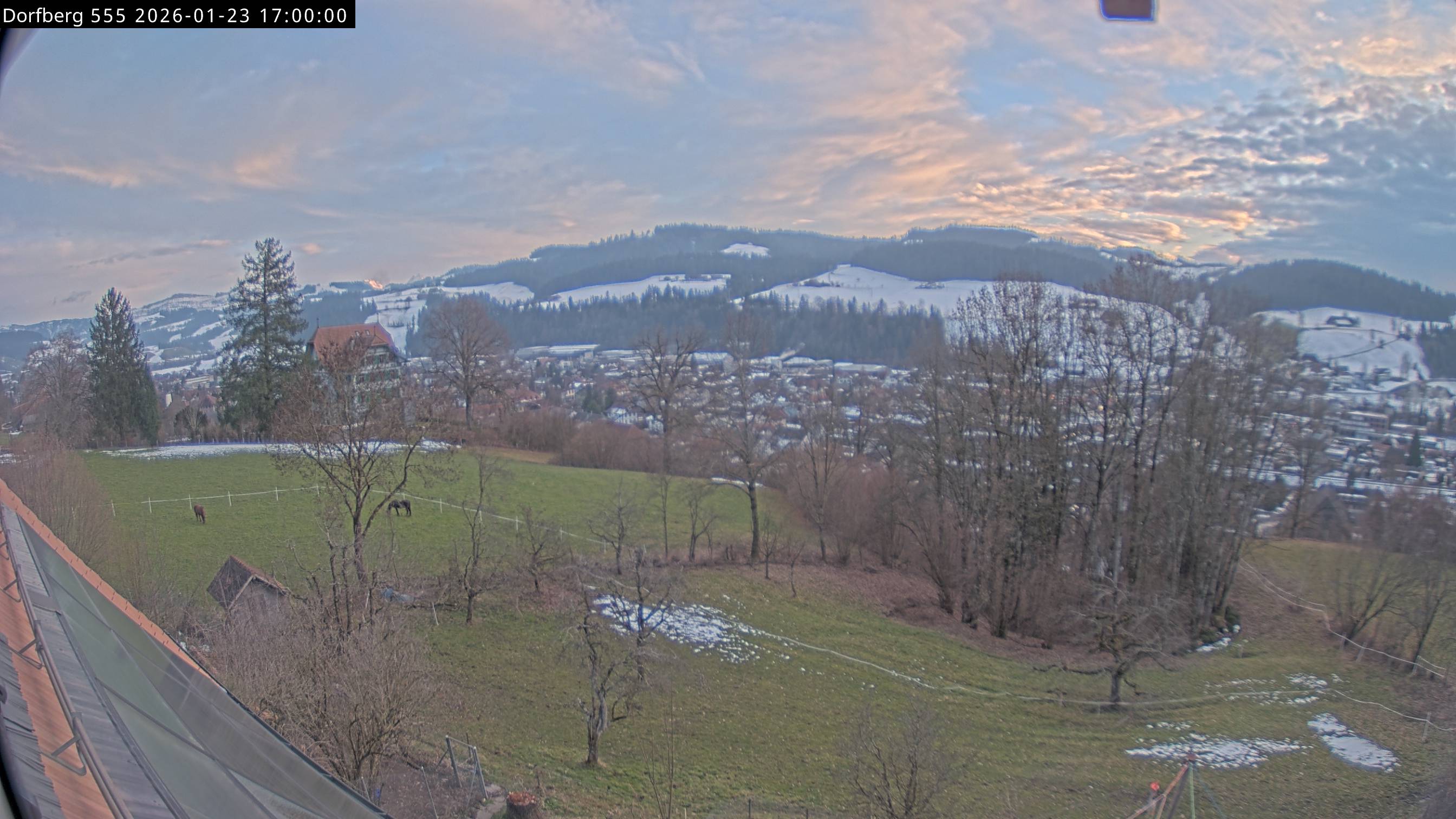 Webcam-Bild: Aussicht vom Dorfberg in Langnau 20260123-170000