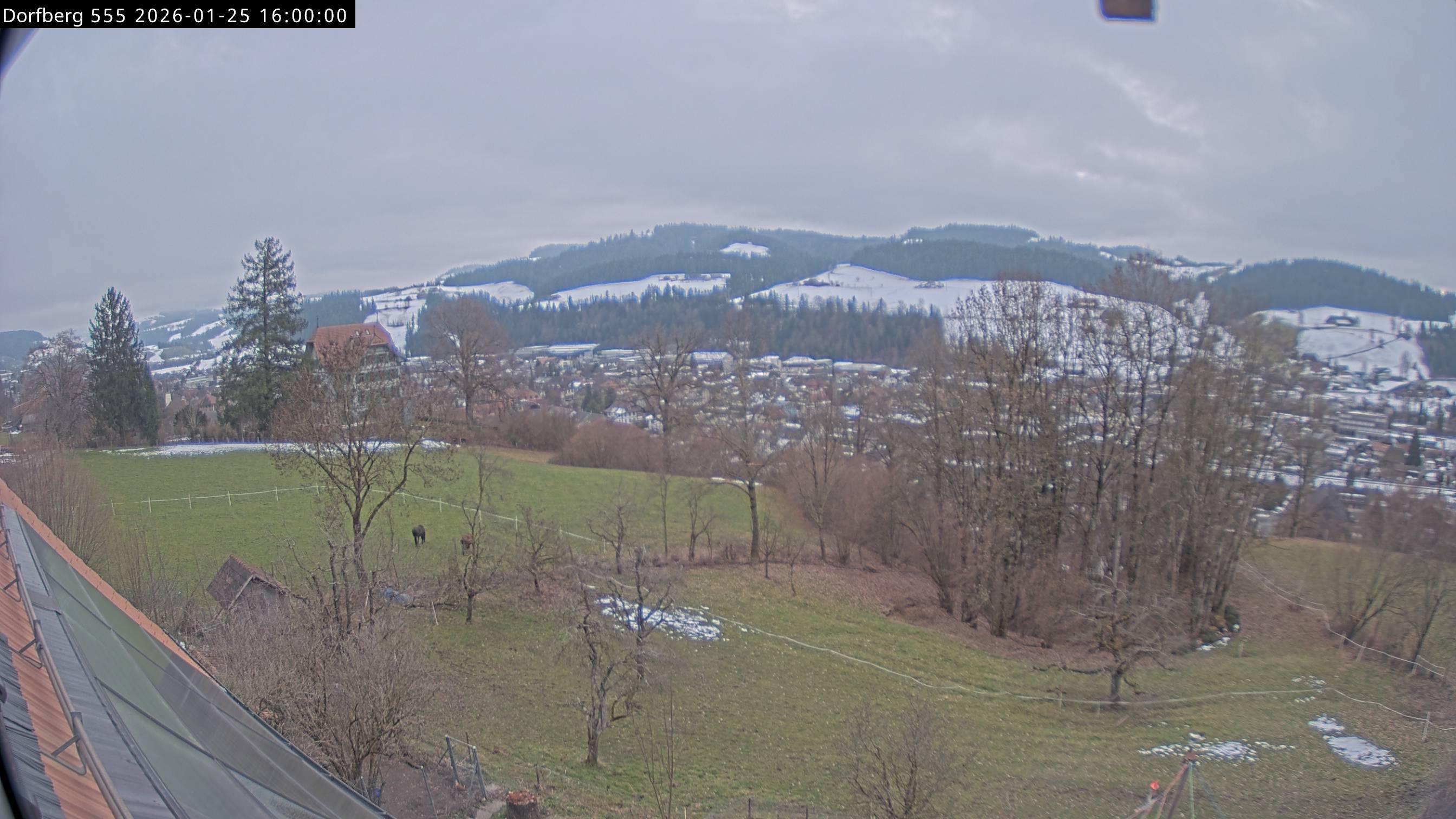 Webcam-Bild: Aussicht vom Dorfberg in Langnau 20260125-160000
