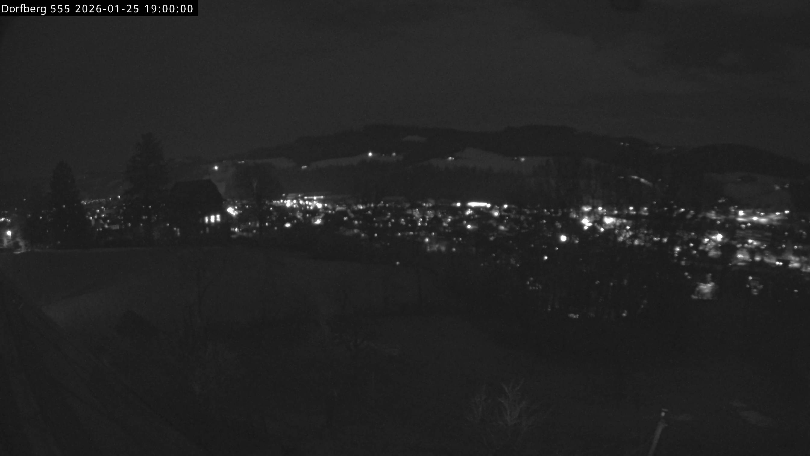 Webcam-Bild: Aussicht vom Dorfberg in Langnau 20260125-190000
