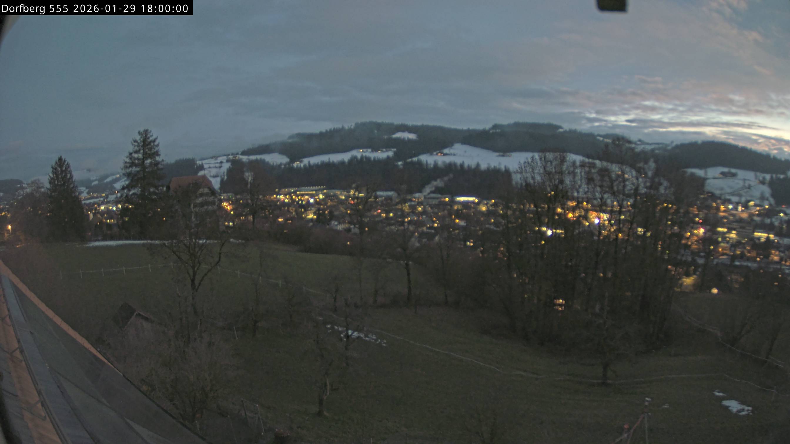 Webcam-Bild: Aussicht vom Dorfberg in Langnau 20260129-180000