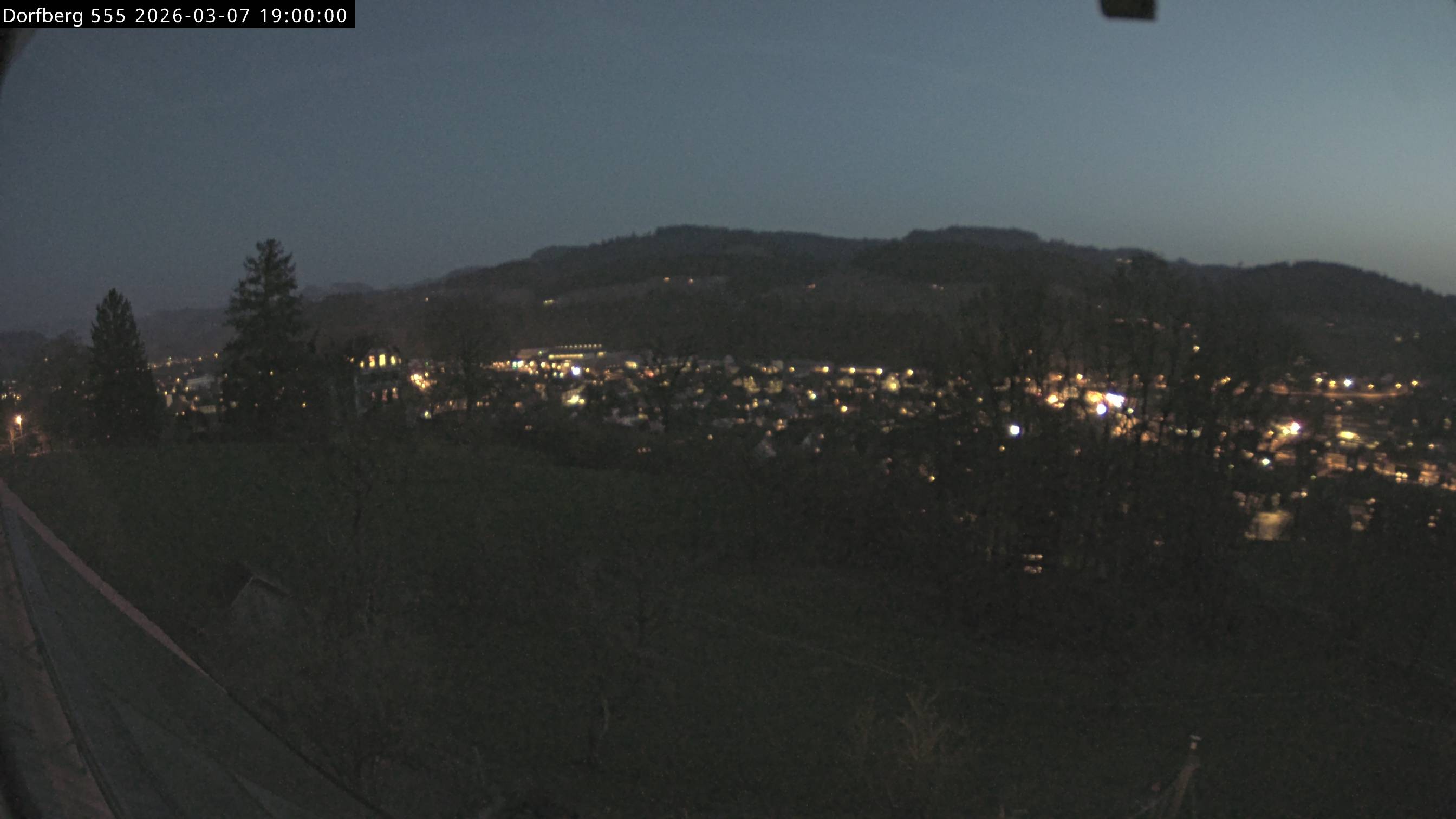 Webcam-Bild: Aussicht vom Dorfberg in Langnau 20260307-190000