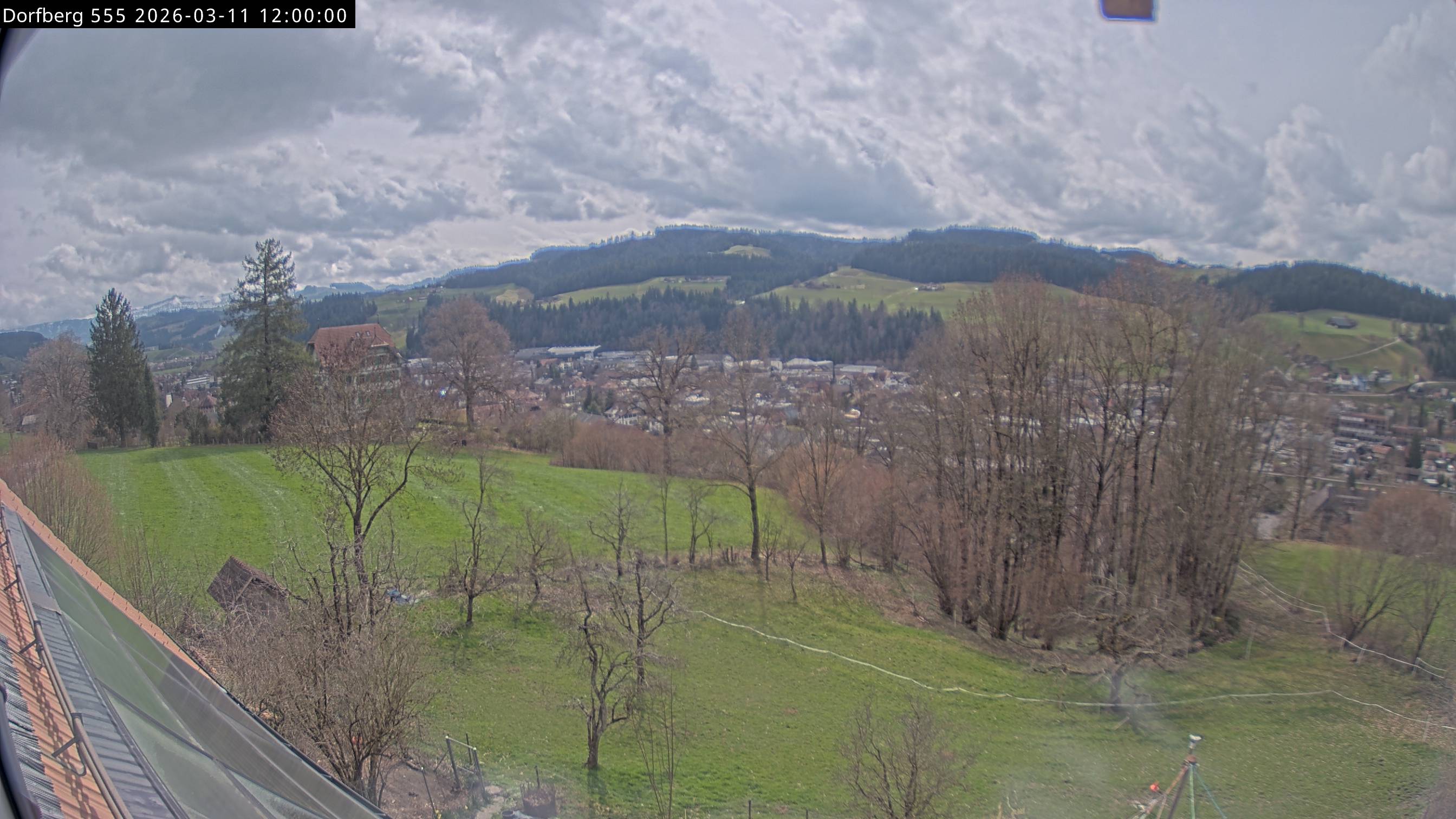 Webcam-Bild: Aussicht vom Dorfberg in Langnau 20260311-120000