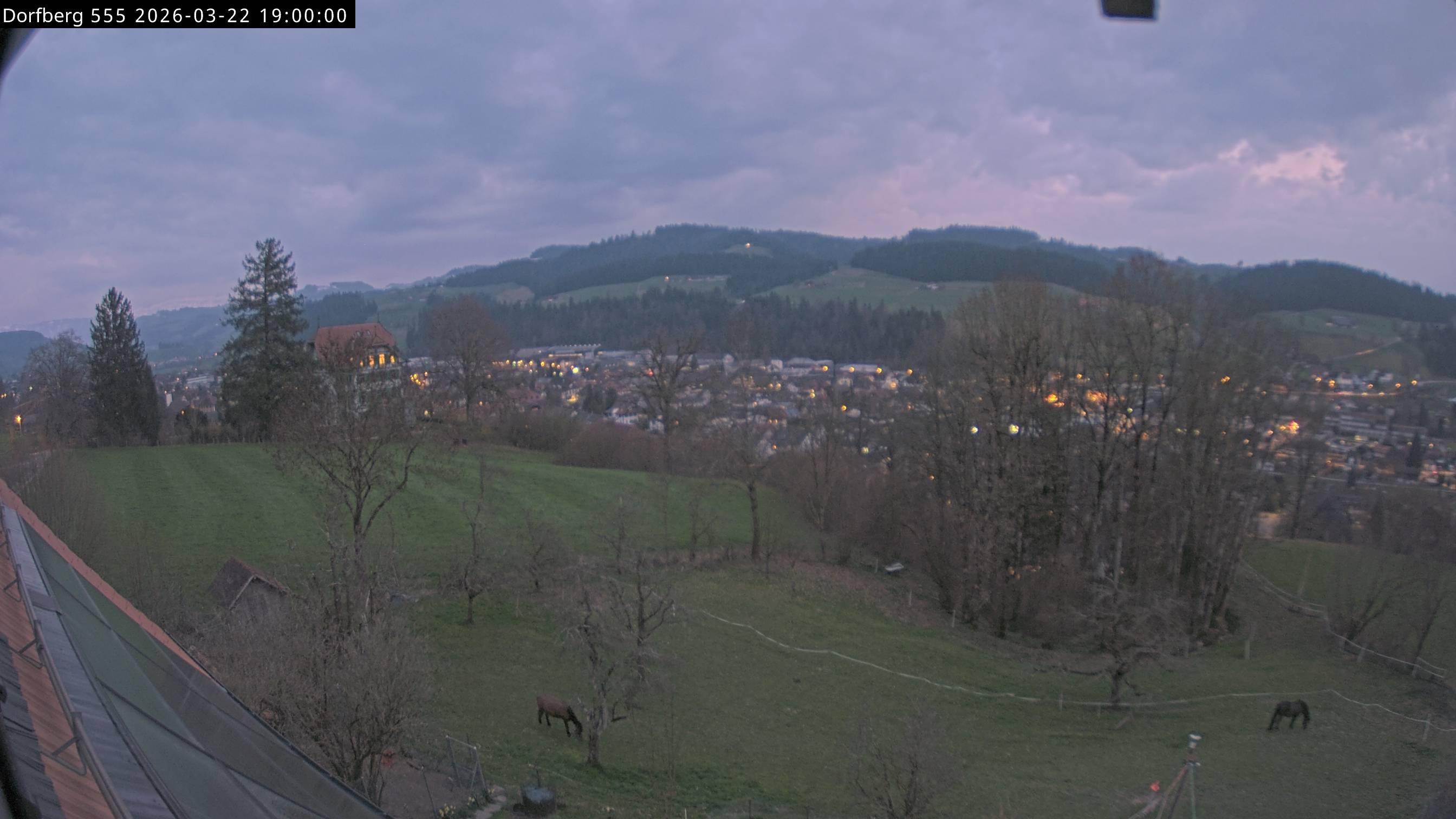 Webcam-Bild: Aussicht vom Dorfberg in Langnau 20260322-190000