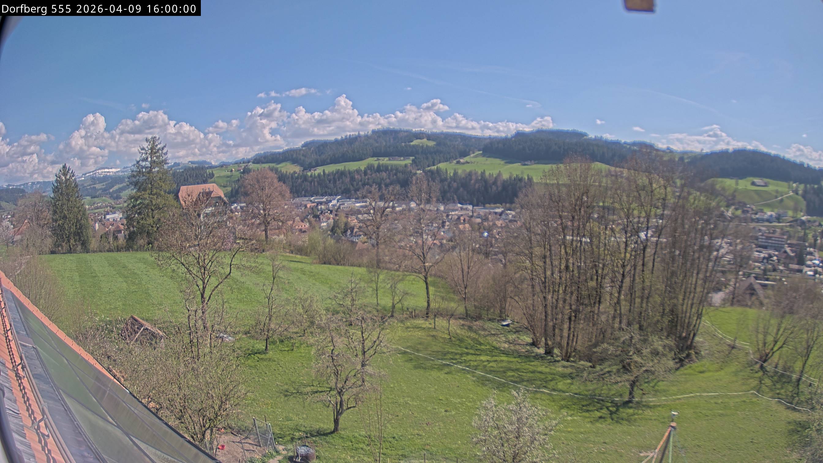 Webcam-Bild: Aussicht vom Dorfberg in Langnau 20260409-160000