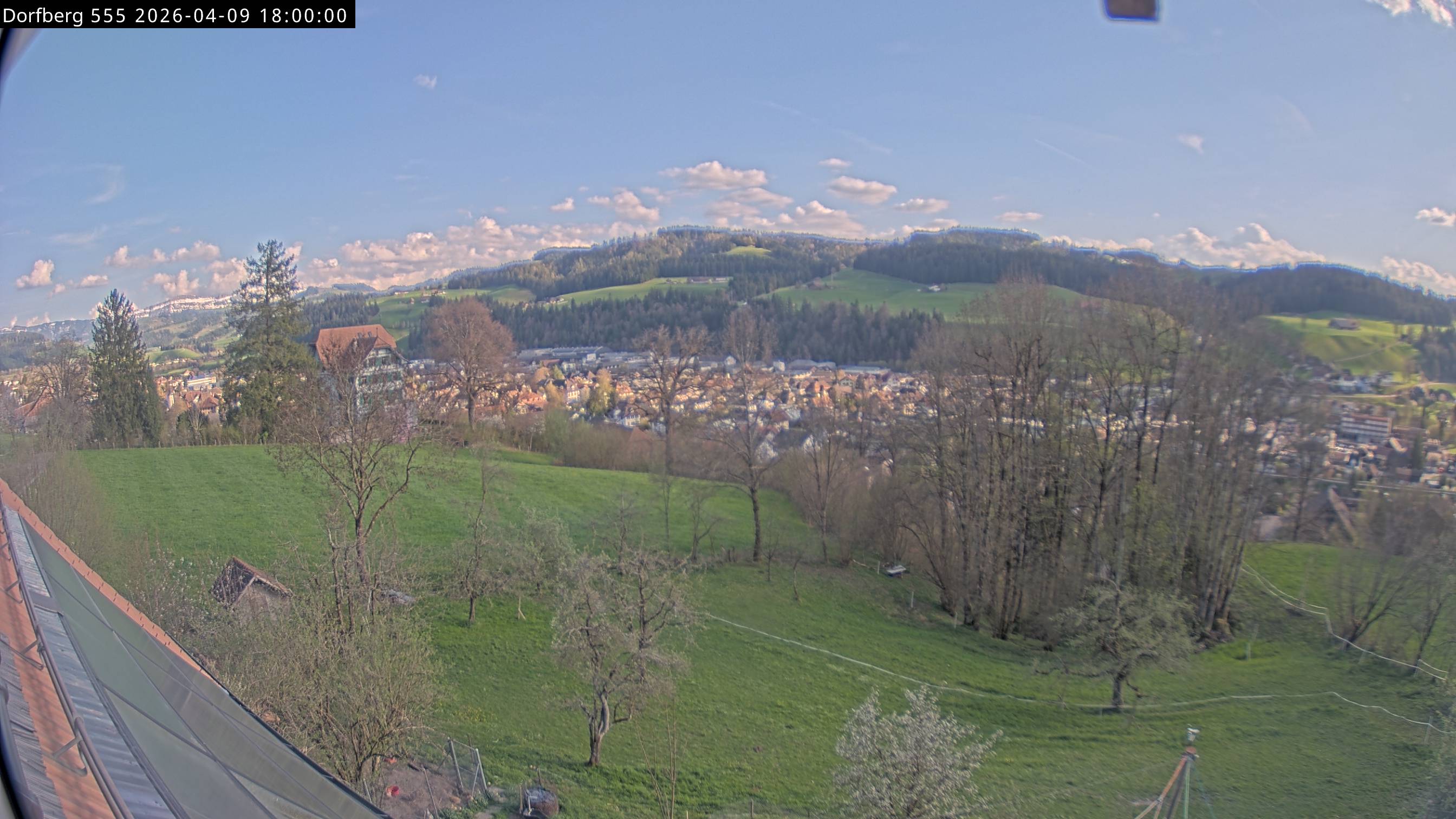 Webcam-Bild: Aussicht vom Dorfberg in Langnau 20260409-180000