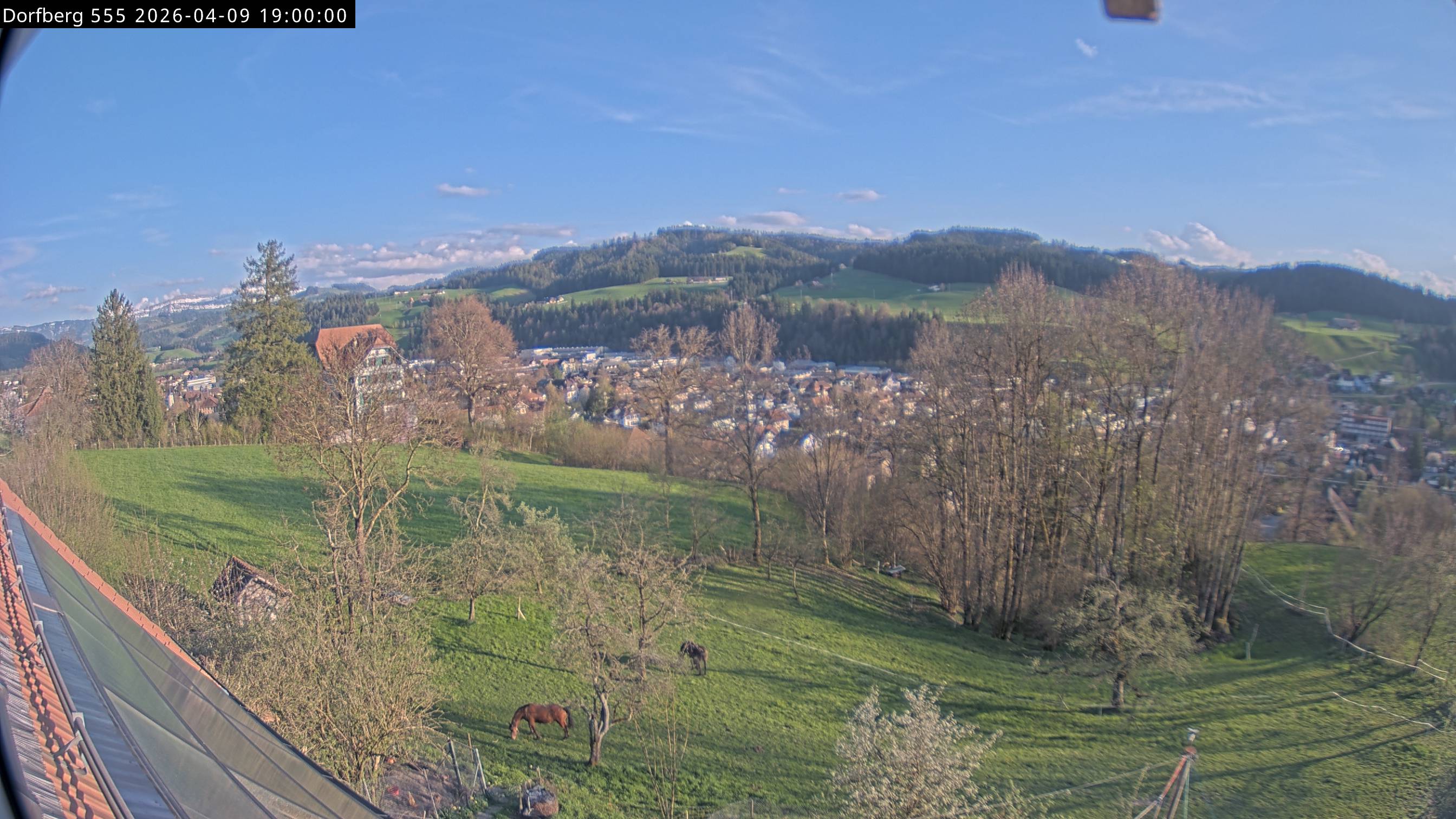 Webcam-Bild: Aussicht vom Dorfberg in Langnau 20260409-190000