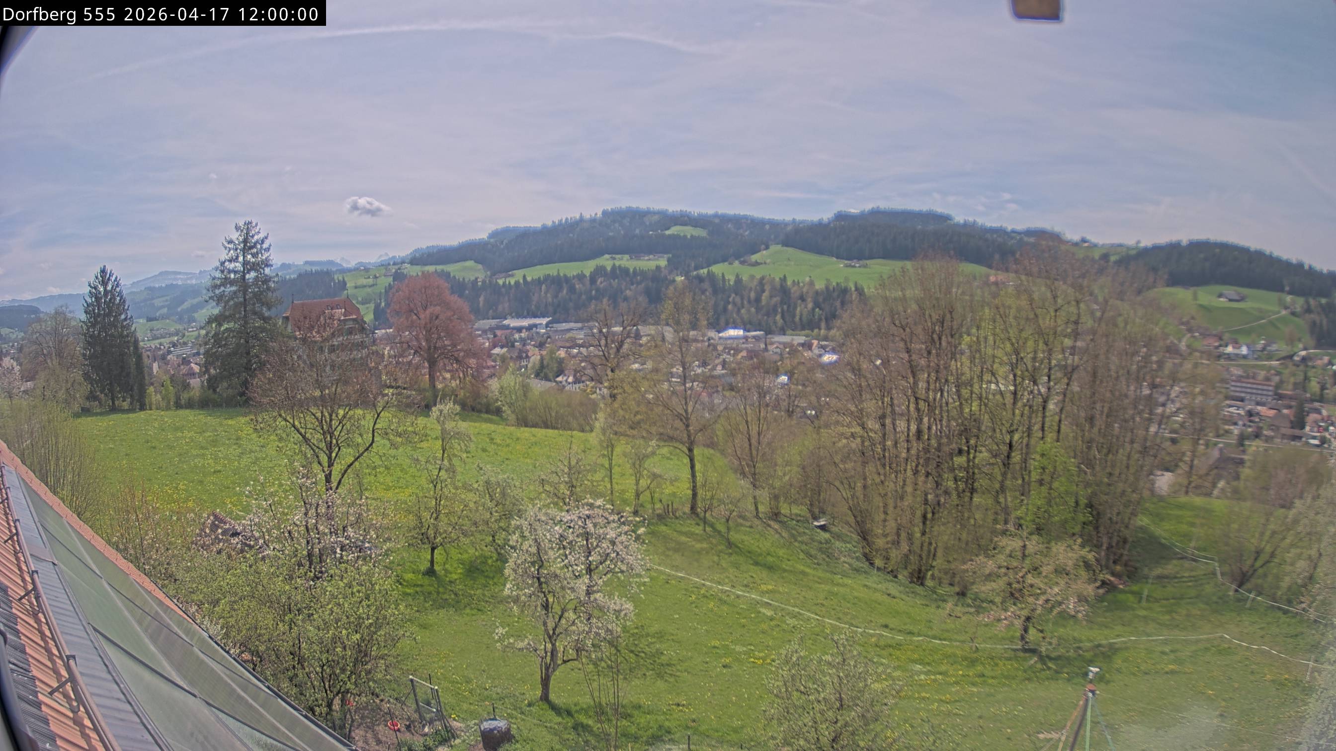 Webcam-Bild: Aussicht vom Dorfberg in Langnau 20260417-120000