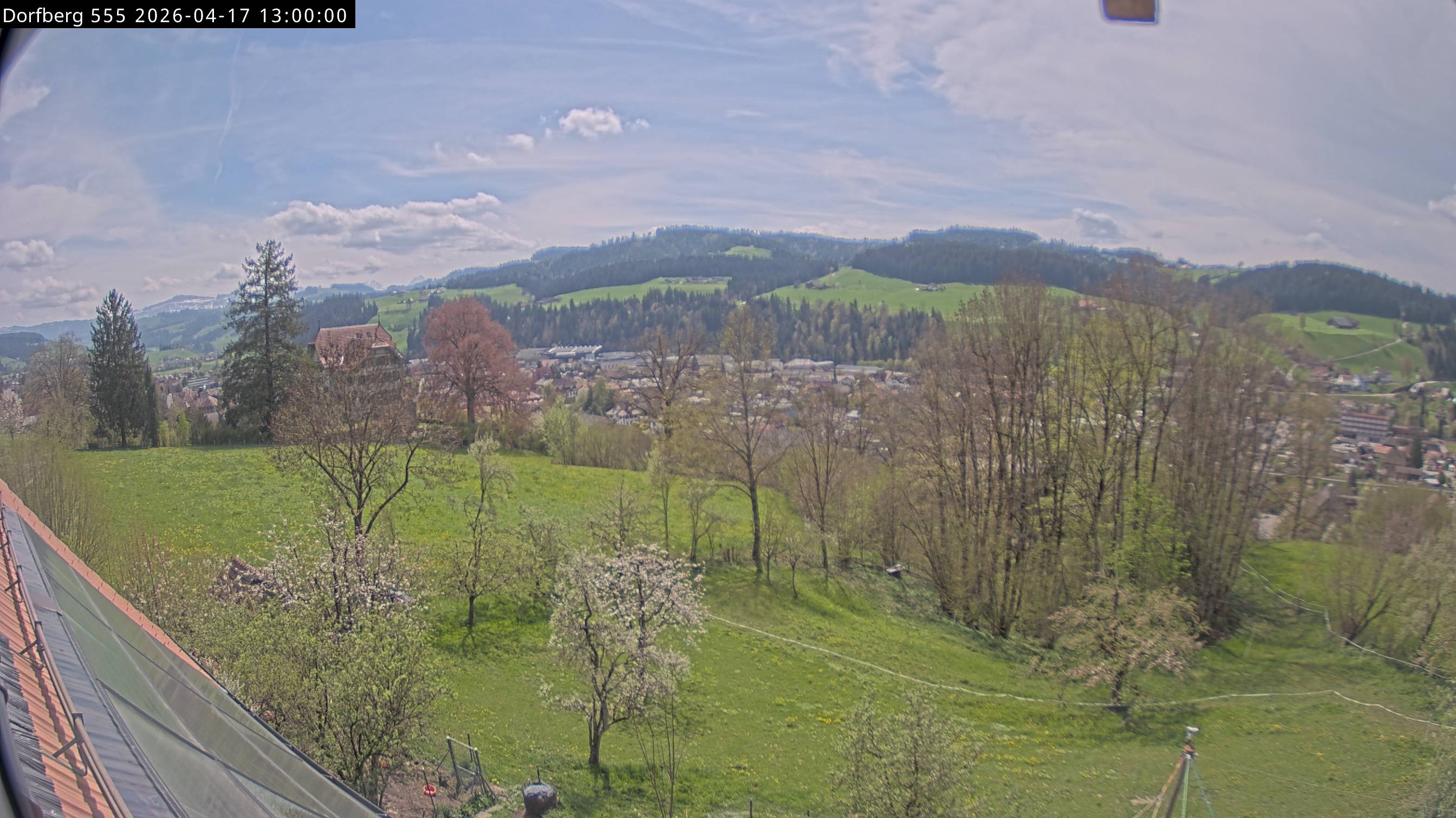 Webcam-Bild: Aussicht vom Dorfberg in Langnau 20260417-130000