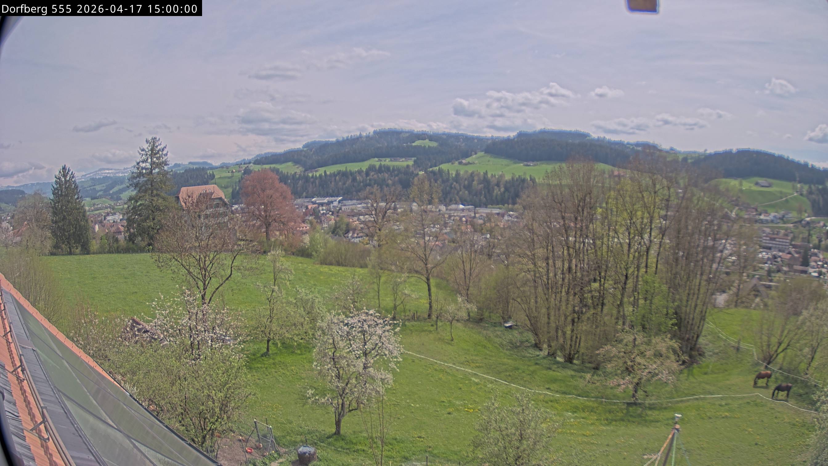 Webcam-Bild: Aussicht vom Dorfberg in Langnau 20260417-150000