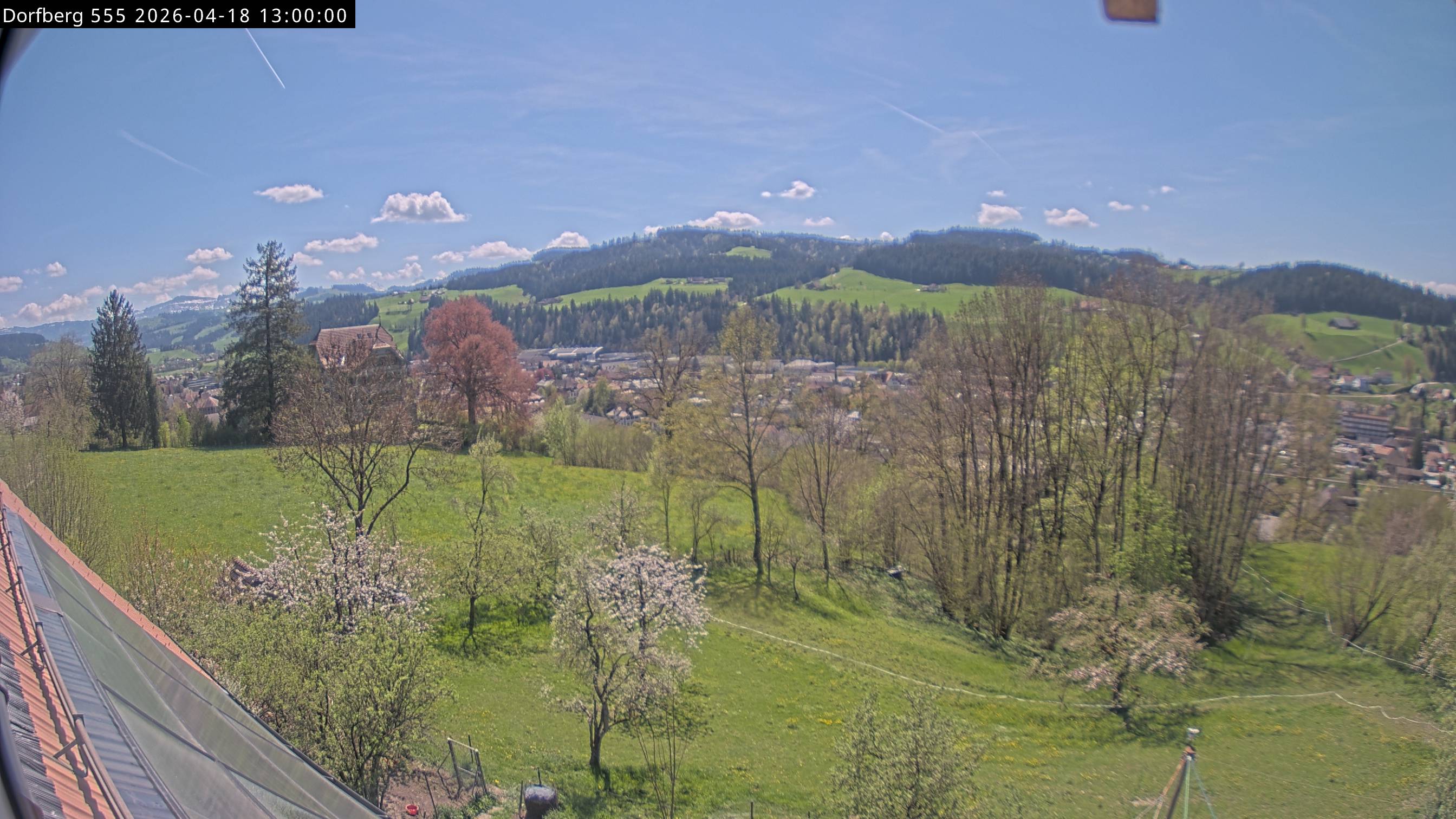 Webcam-Bild: Aussicht vom Dorfberg in Langnau 20260418-130000