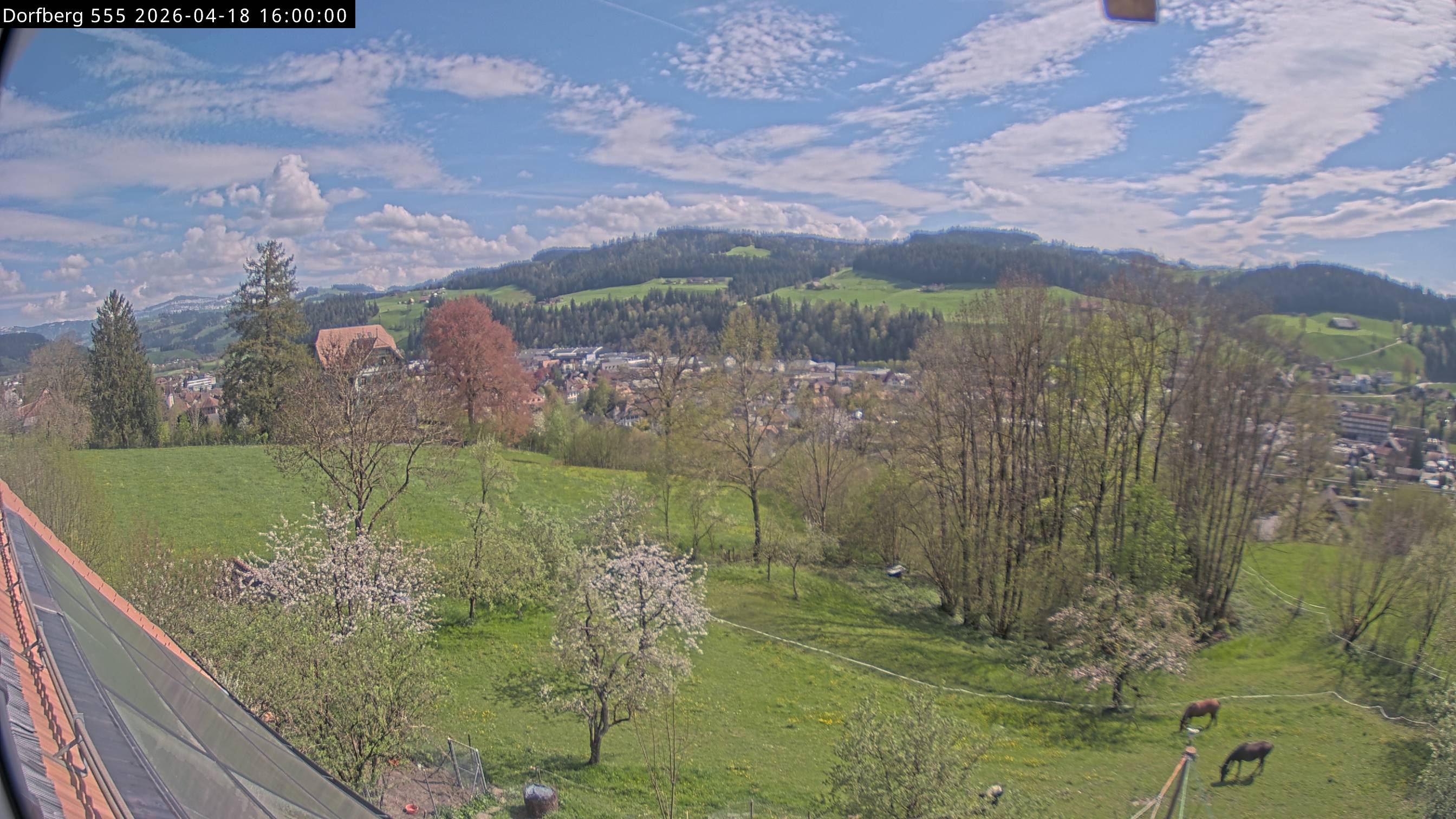 Webcam-Bild: Aussicht vom Dorfberg in Langnau 20260418-160000