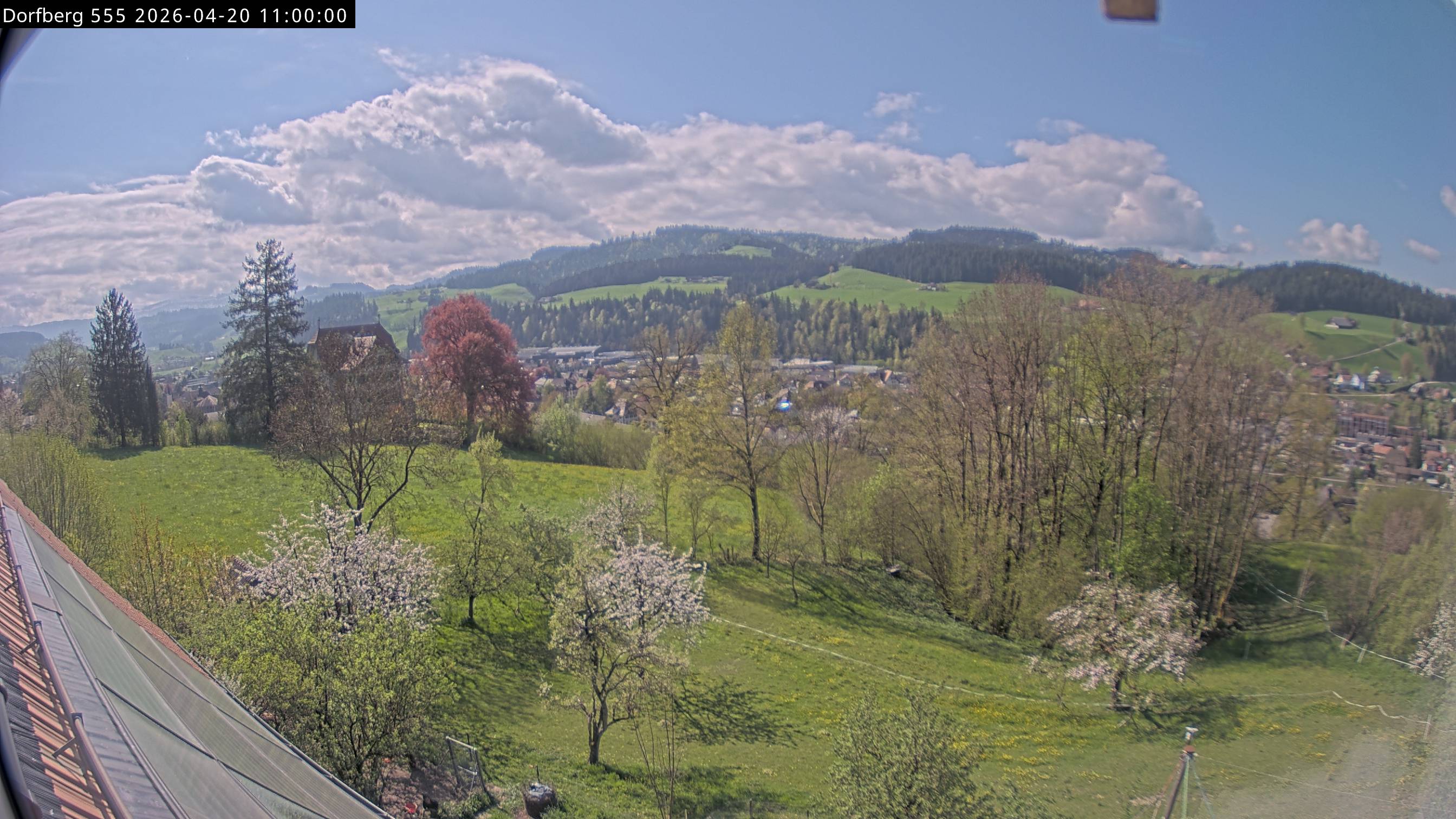 Webcam-Bild: Aussicht vom Dorfberg in Langnau 20260420-110000