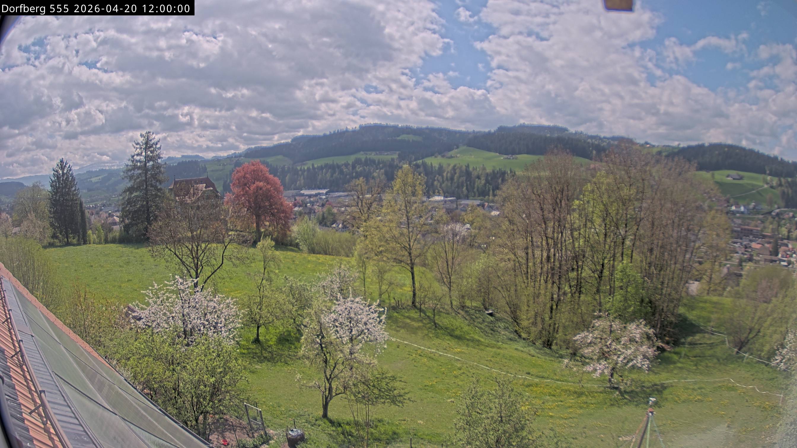Webcam-Bild: Aussicht vom Dorfberg in Langnau 20260420-120000