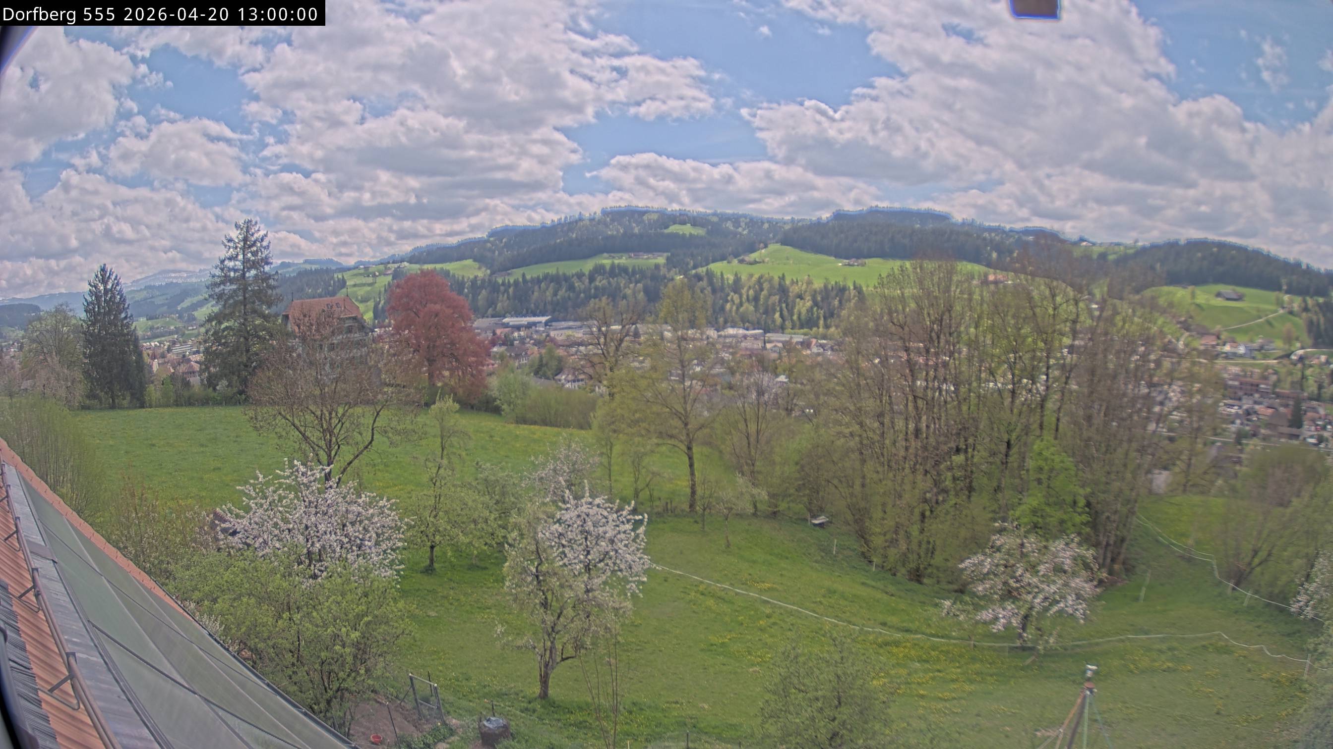 Webcam-Bild: Aussicht vom Dorfberg in Langnau 20260420-130000