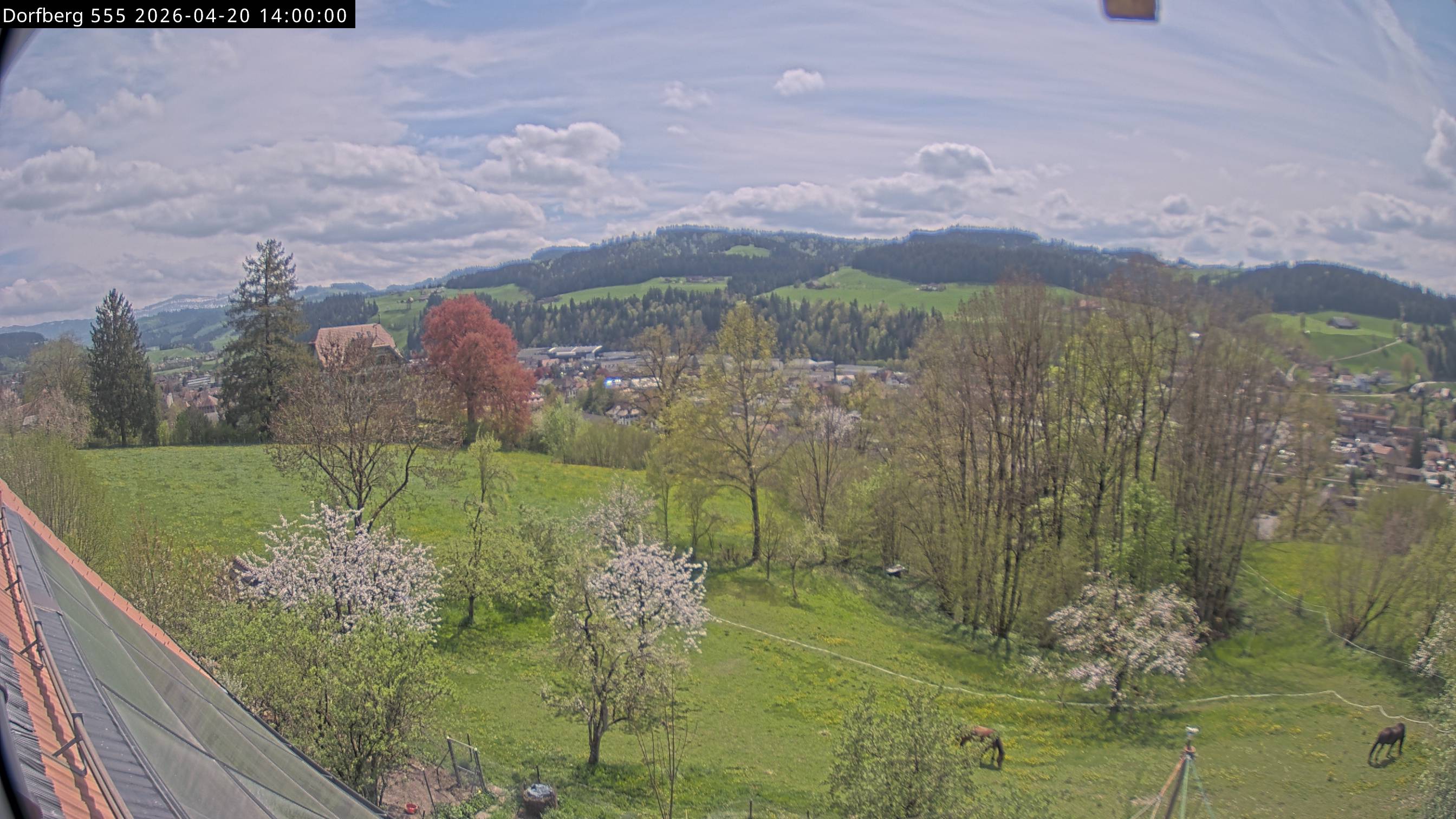 Webcam-Bild: Aussicht vom Dorfberg in Langnau 20260420-140000