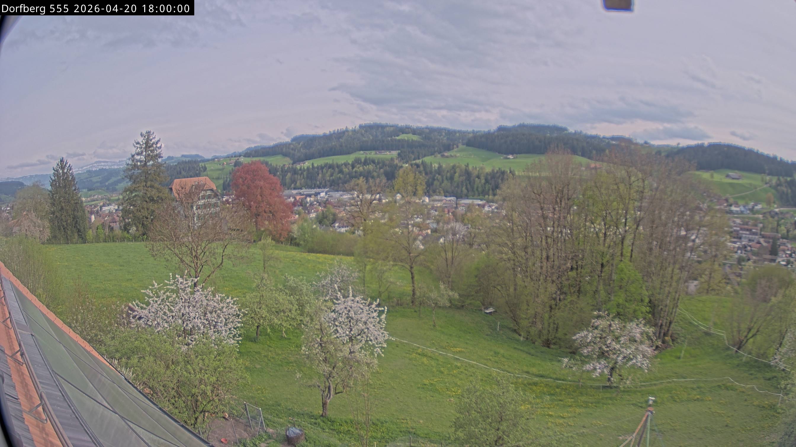 Webcam-Bild: Aussicht vom Dorfberg in Langnau 20260420-180000