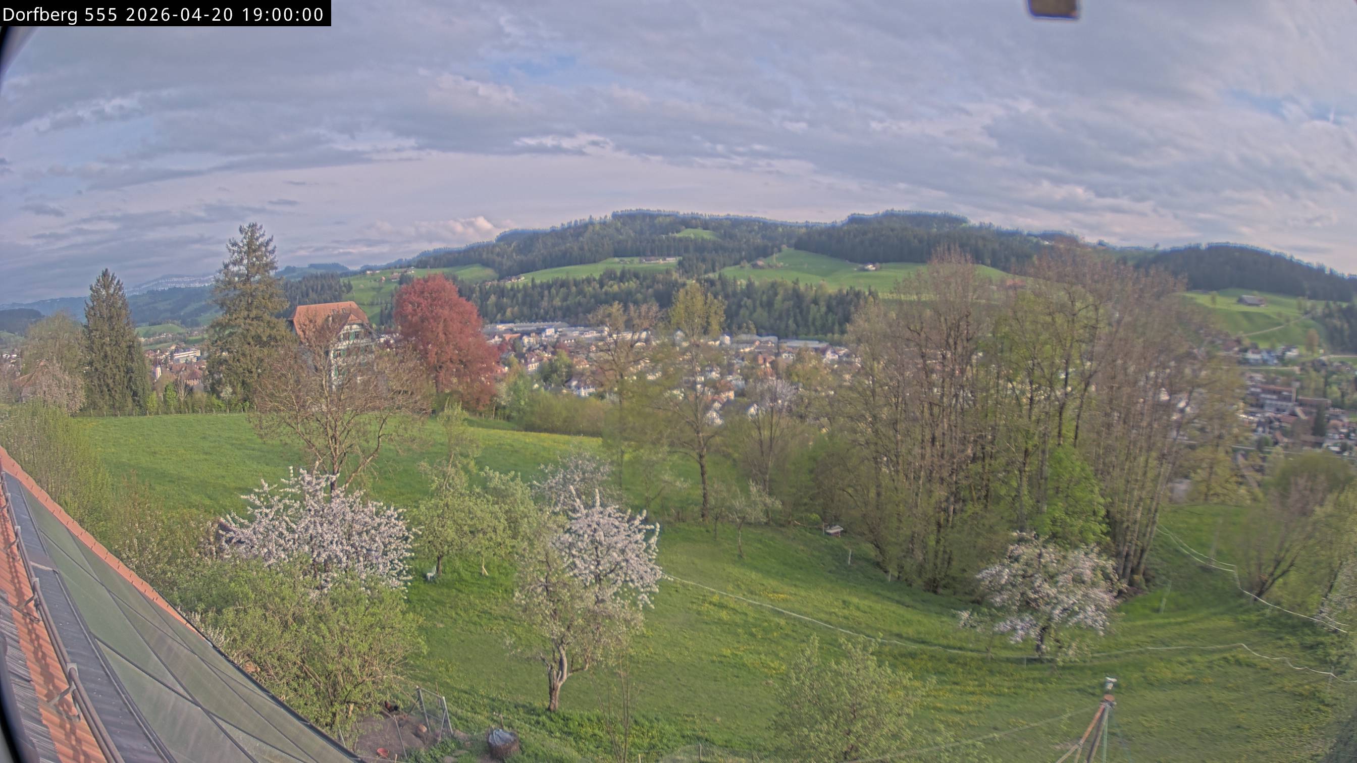 Webcam-Bild: Aussicht vom Dorfberg in Langnau 20260420-190000