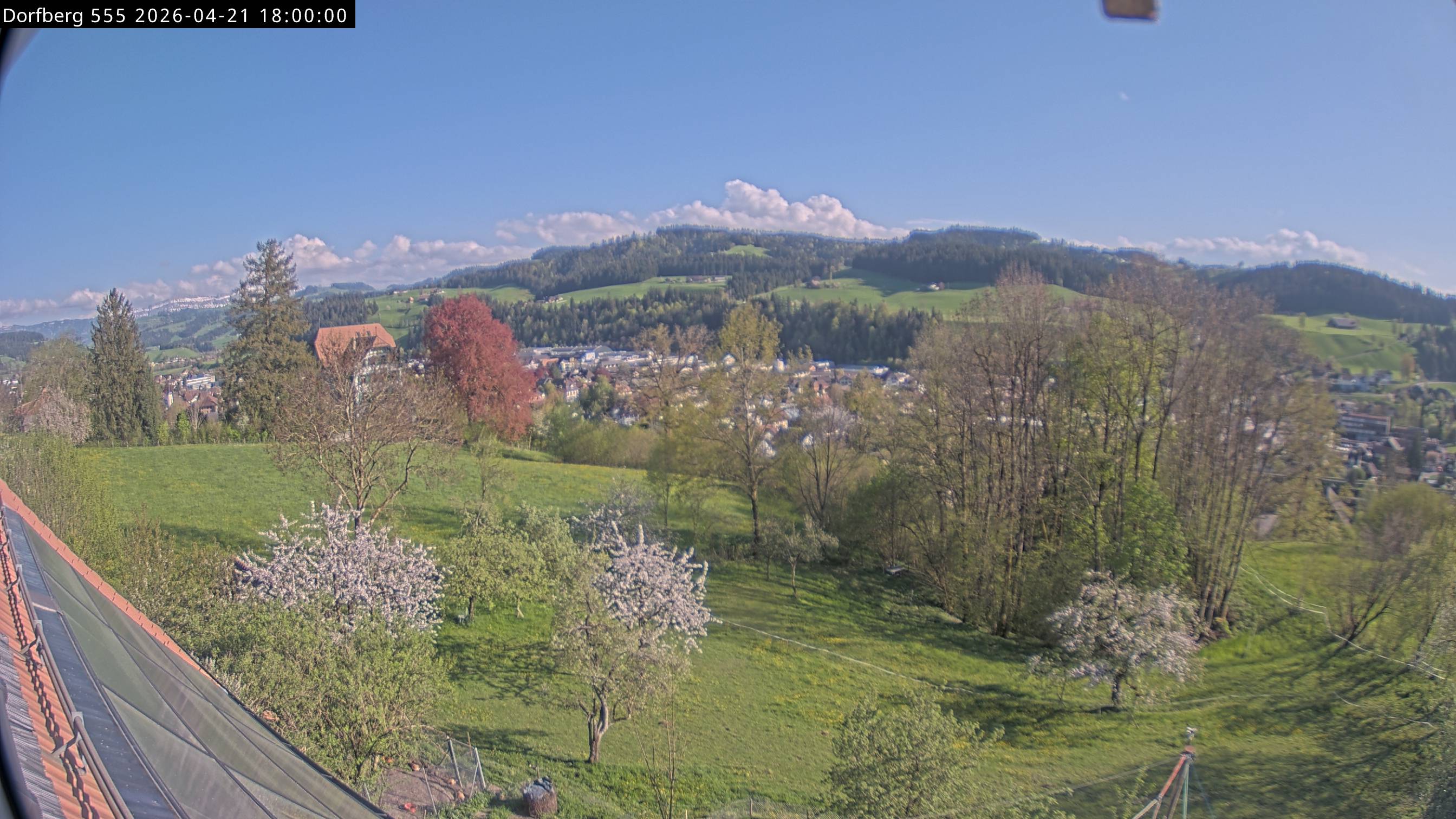 Webcam-Bild: Aussicht vom Dorfberg in Langnau 20260421-180000