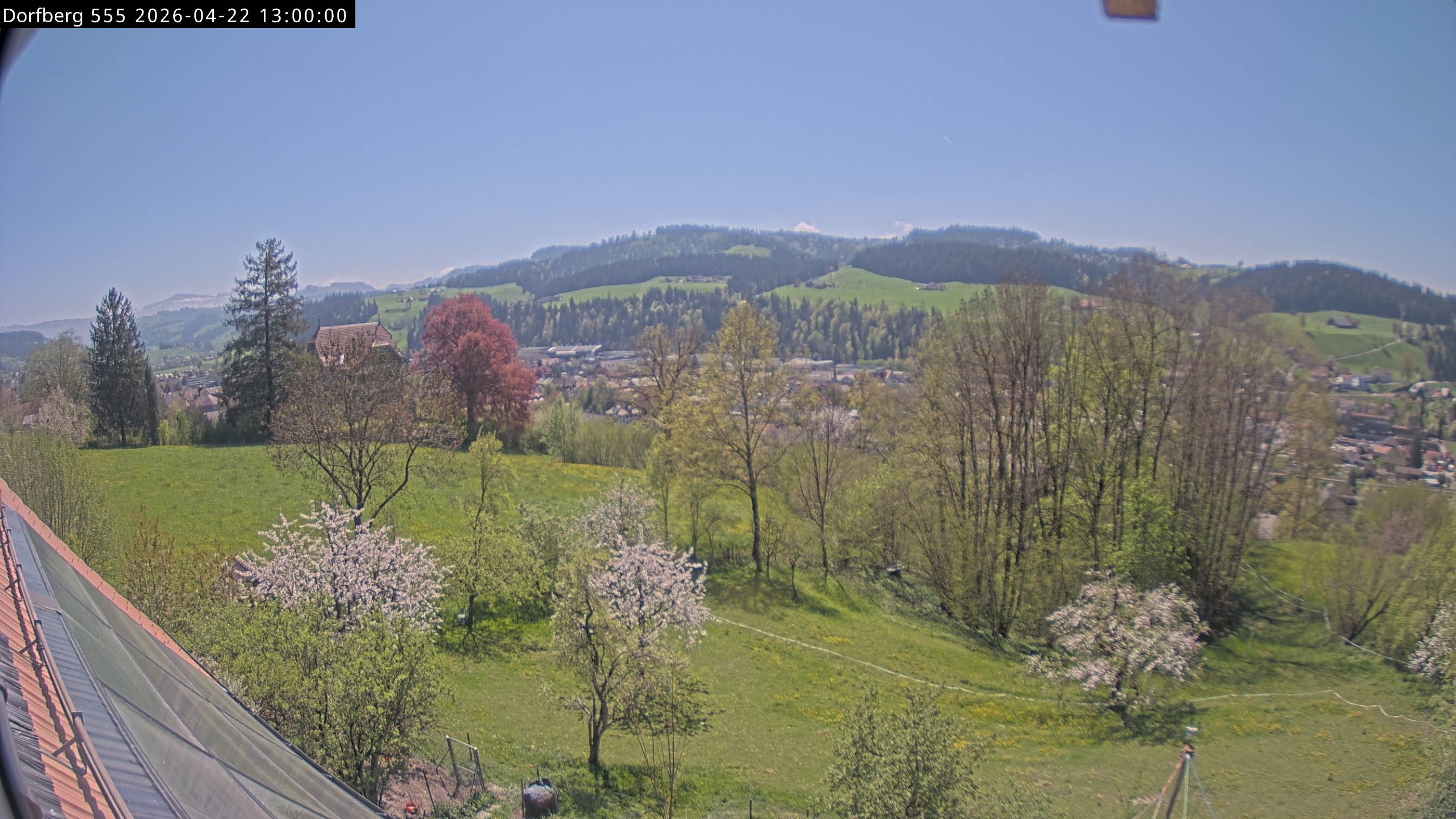 Webcam-Bild: Aussicht vom Dorfberg in Langnau 20260422-130000