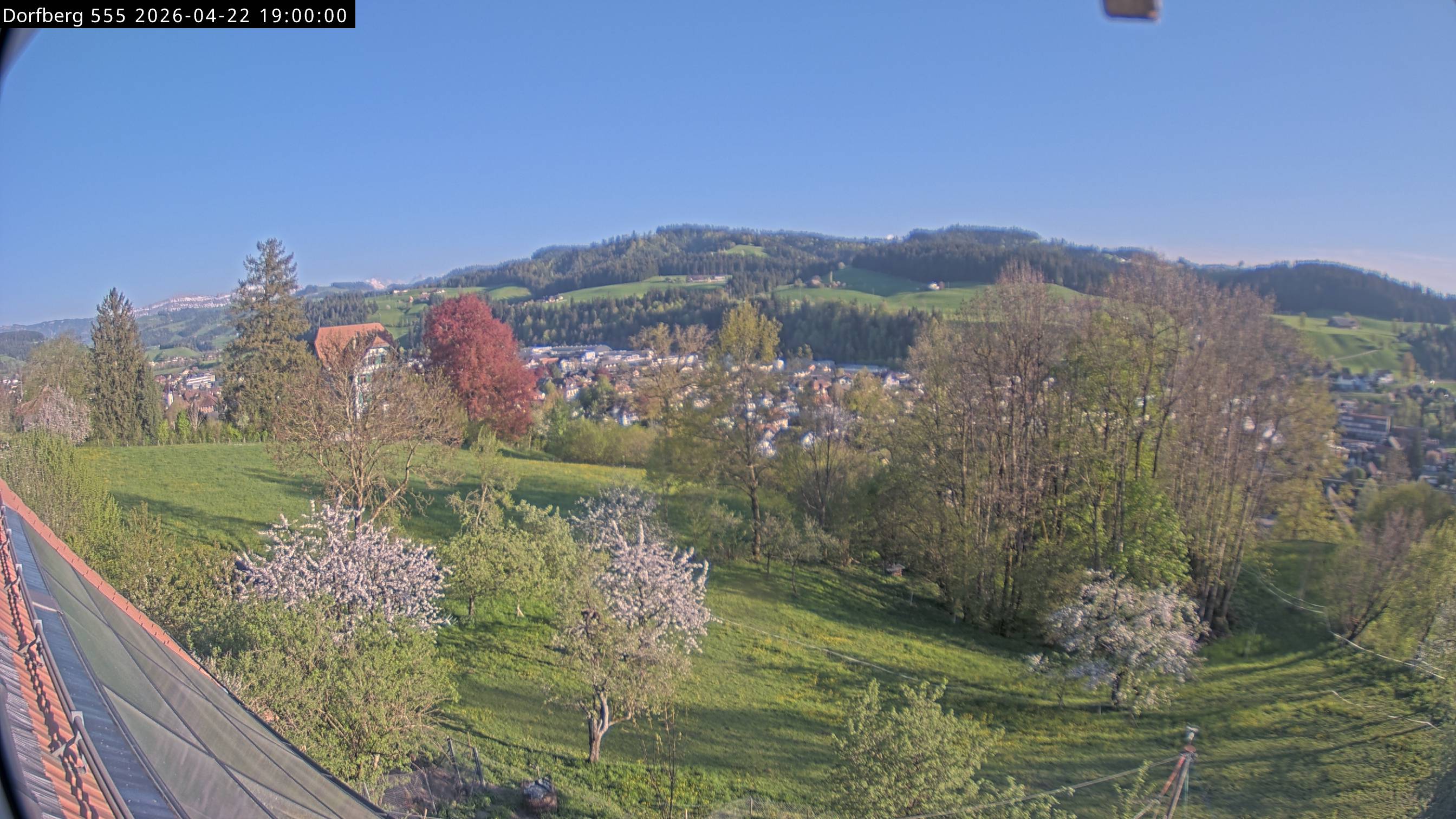 Webcam-Bild: Aussicht vom Dorfberg in Langnau 20260422-190000