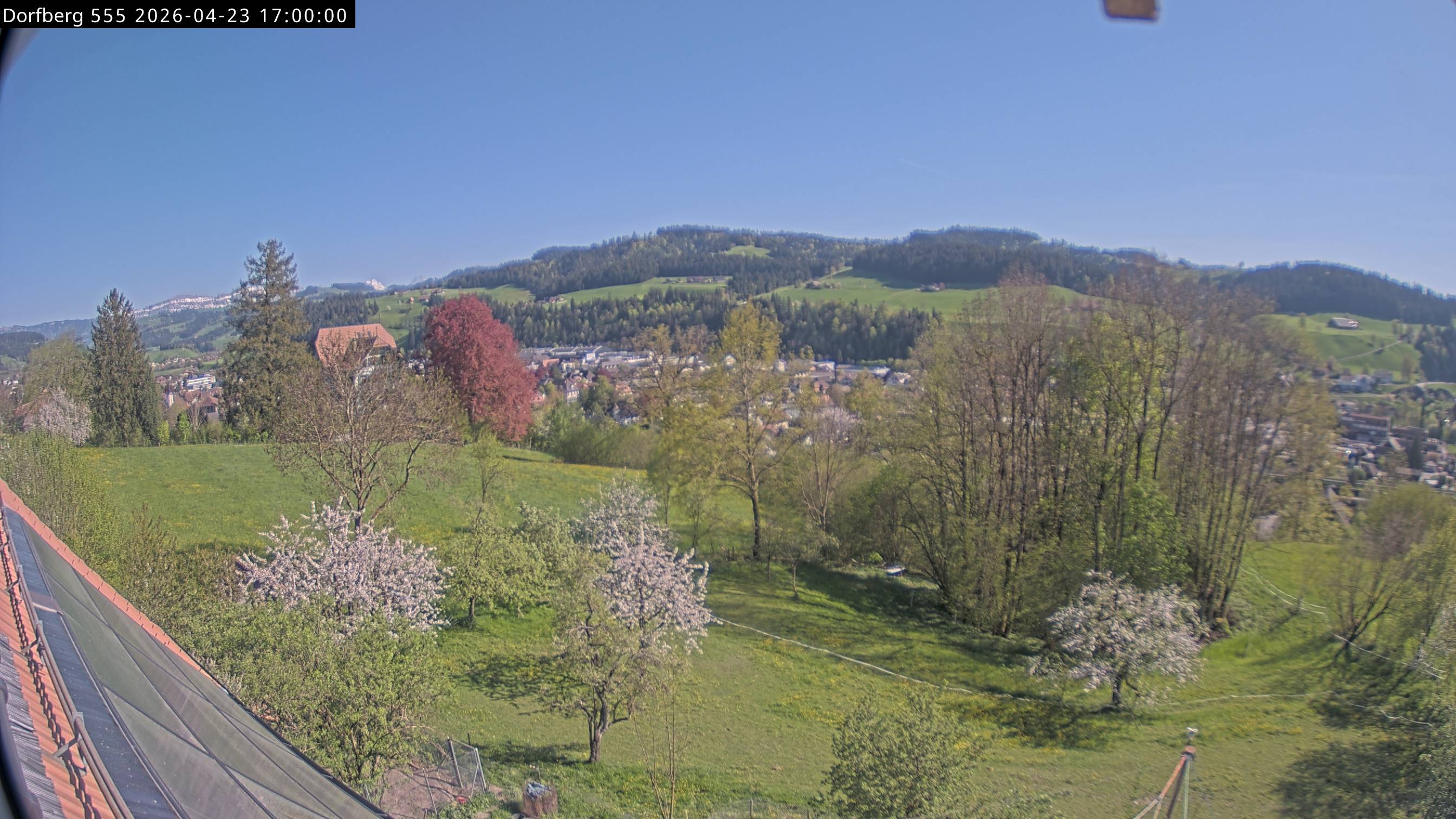 Webcam-Bild: Aussicht vom Dorfberg in Langnau 20260423-170000