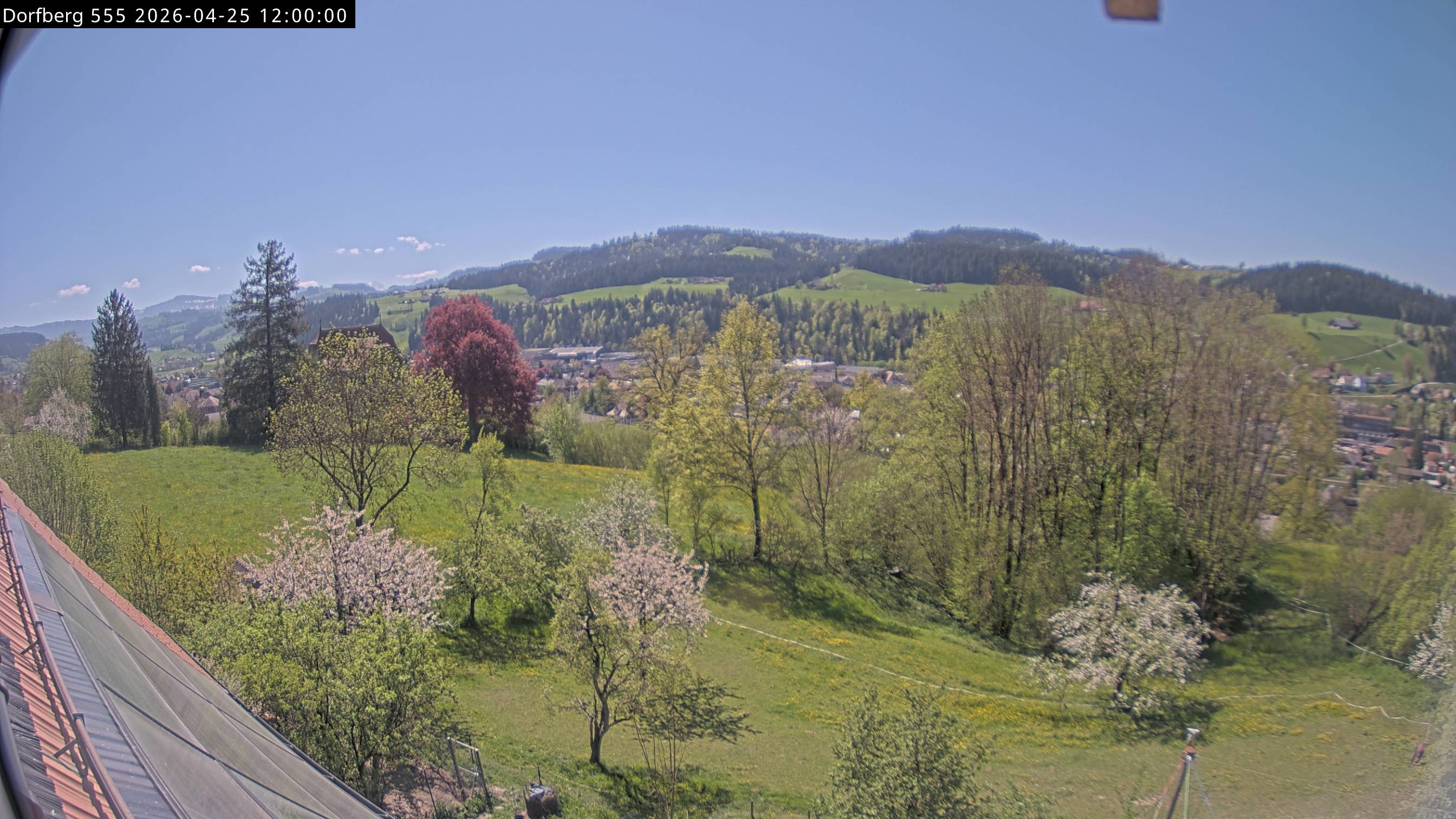 Webcam-Bild: Aussicht vom Dorfberg in Langnau 20260425-120000