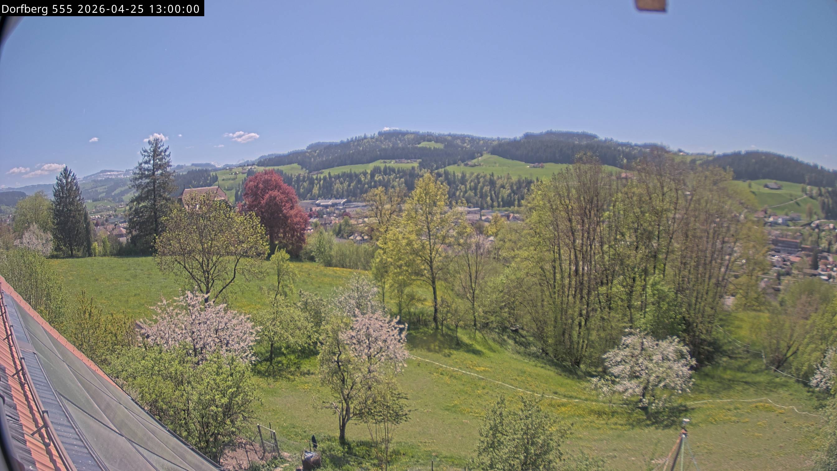 Webcam-Bild: Aussicht vom Dorfberg in Langnau 20260425-130000